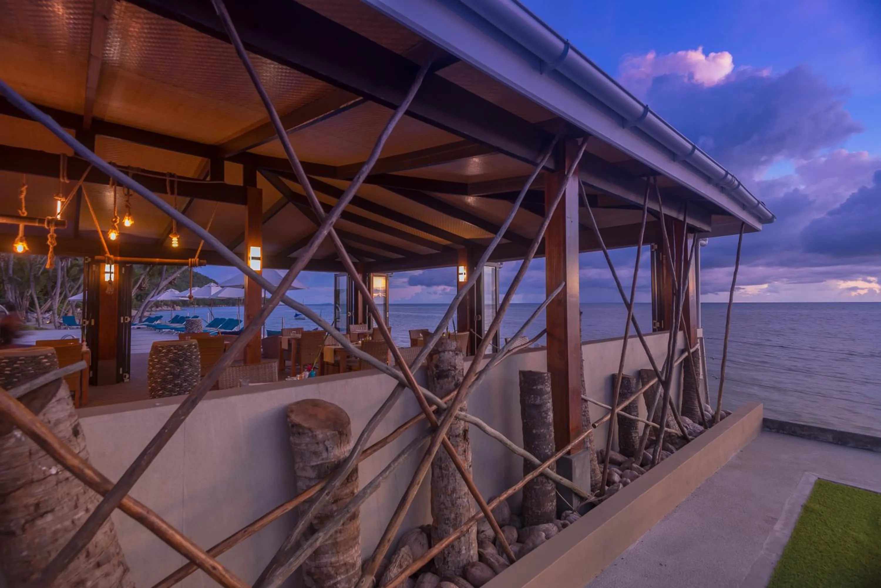 Restaurant/places to eat in Coco de Mer Hotel and Black Parrot Suites