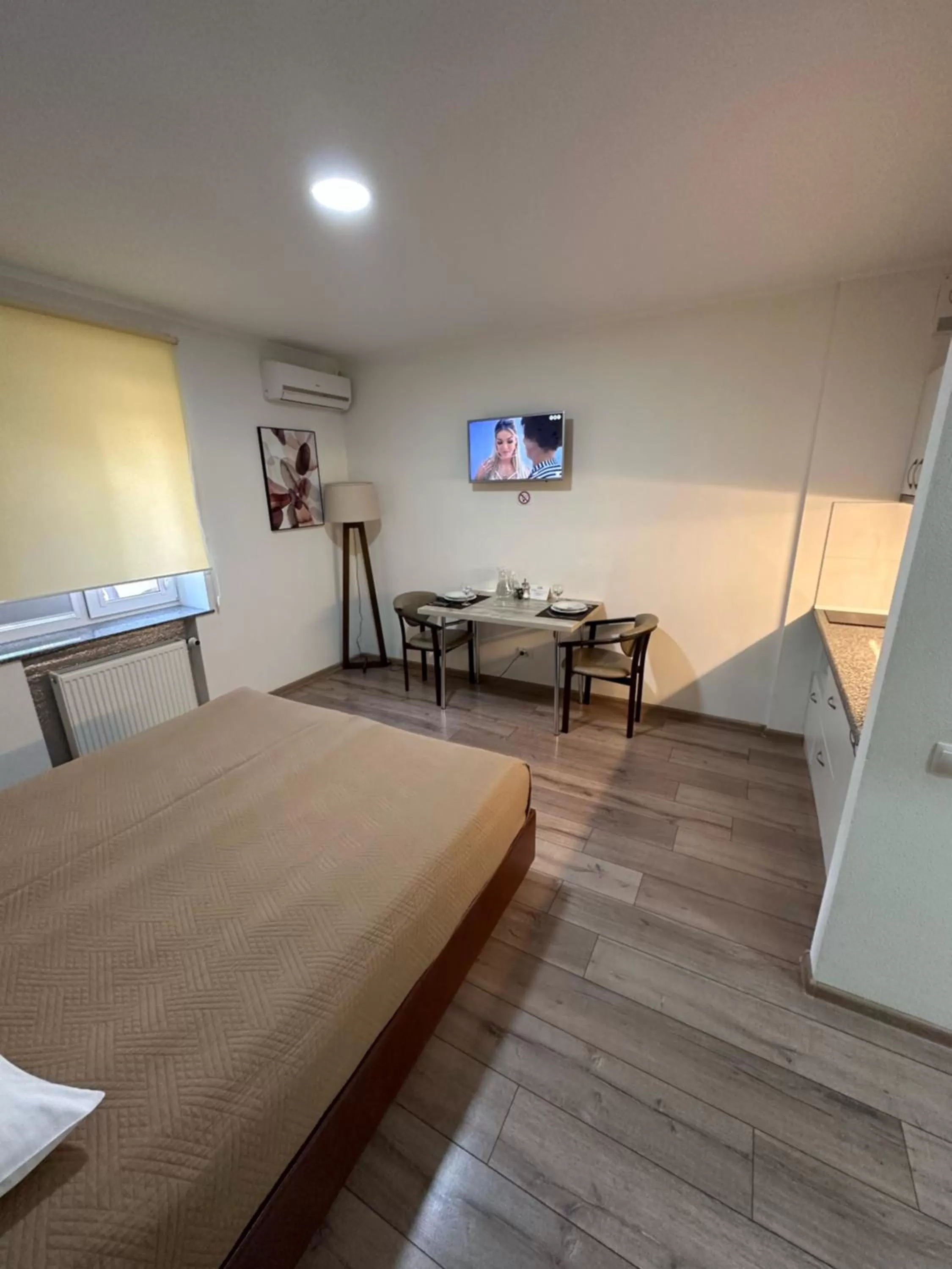 Photo of the whole room, Bed in Smart Apart