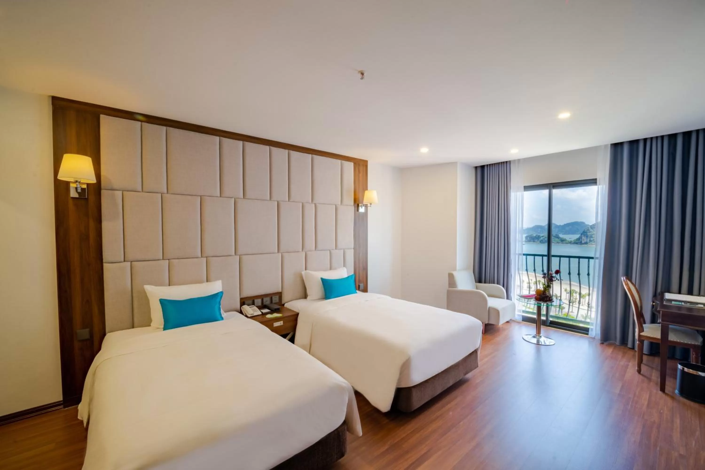 Sea view, Bed in Paddington Hotel Halong Bayview