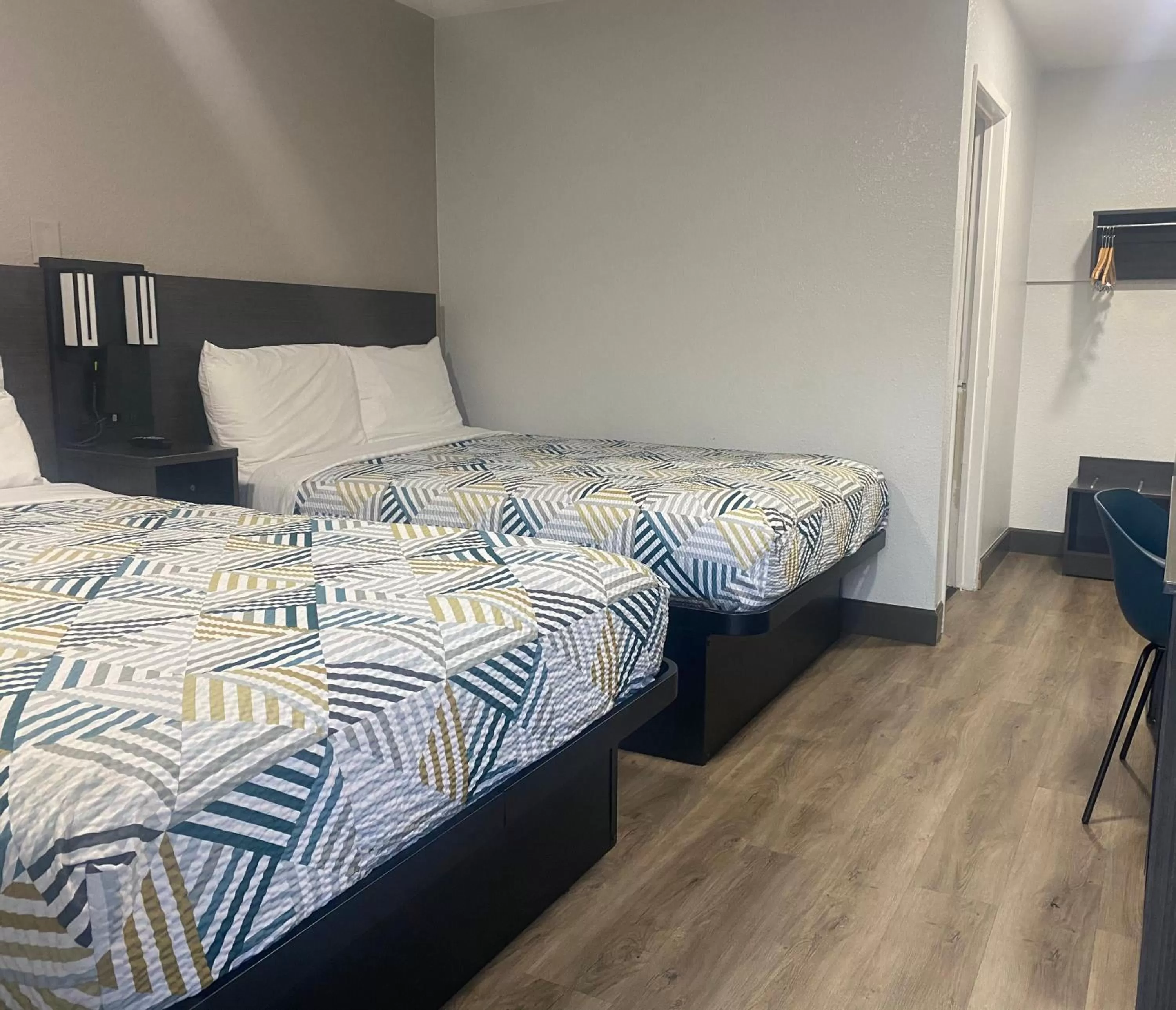 Photo of the whole room, Bed in Motel 6-San Bernardino, CA - South