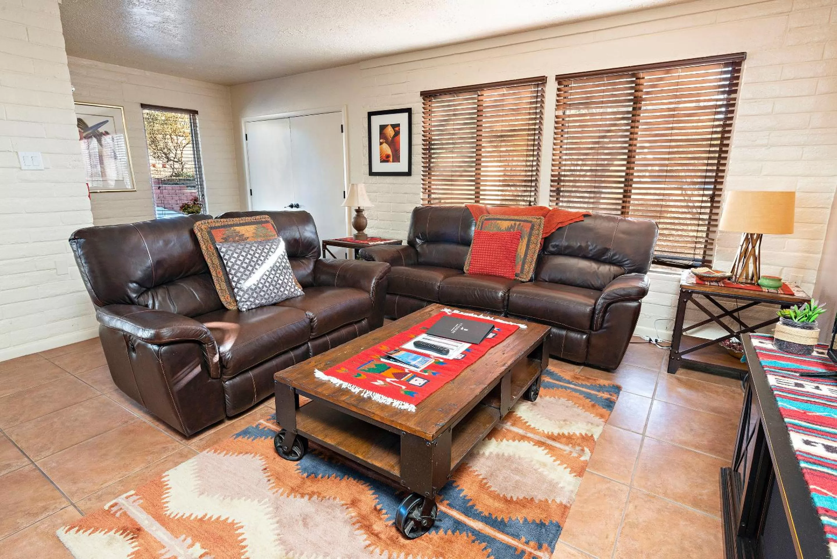 Living room in Fort Marcy Suites by All Seasons Resort Lodging