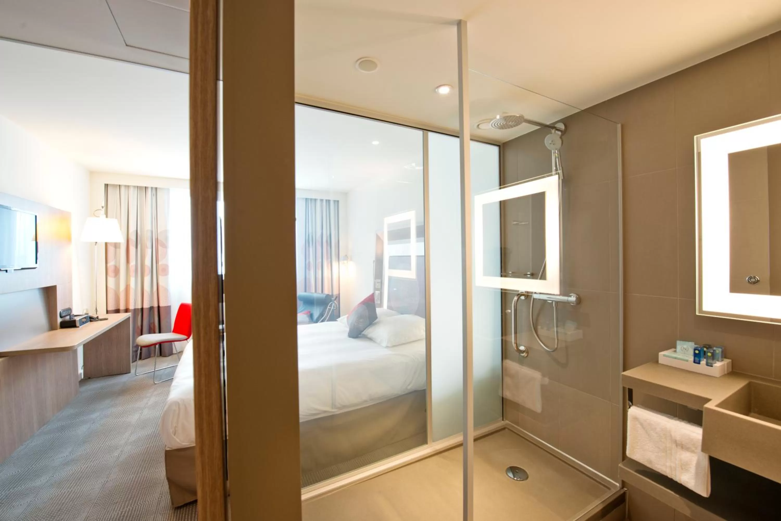 Bathroom, Bed in Novotel Lodz Centrum