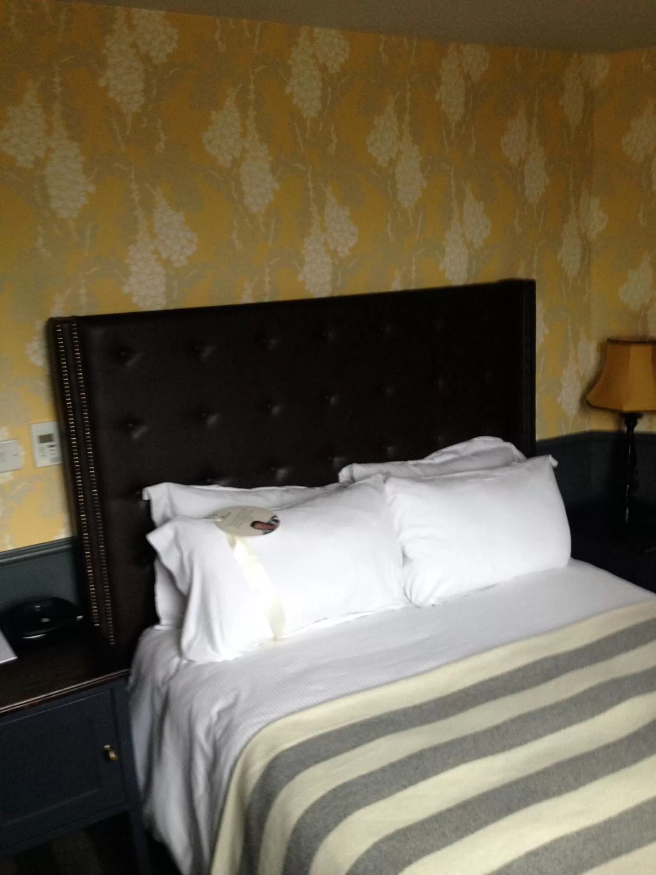 Bed in The Crown And Thistle, Abingdon