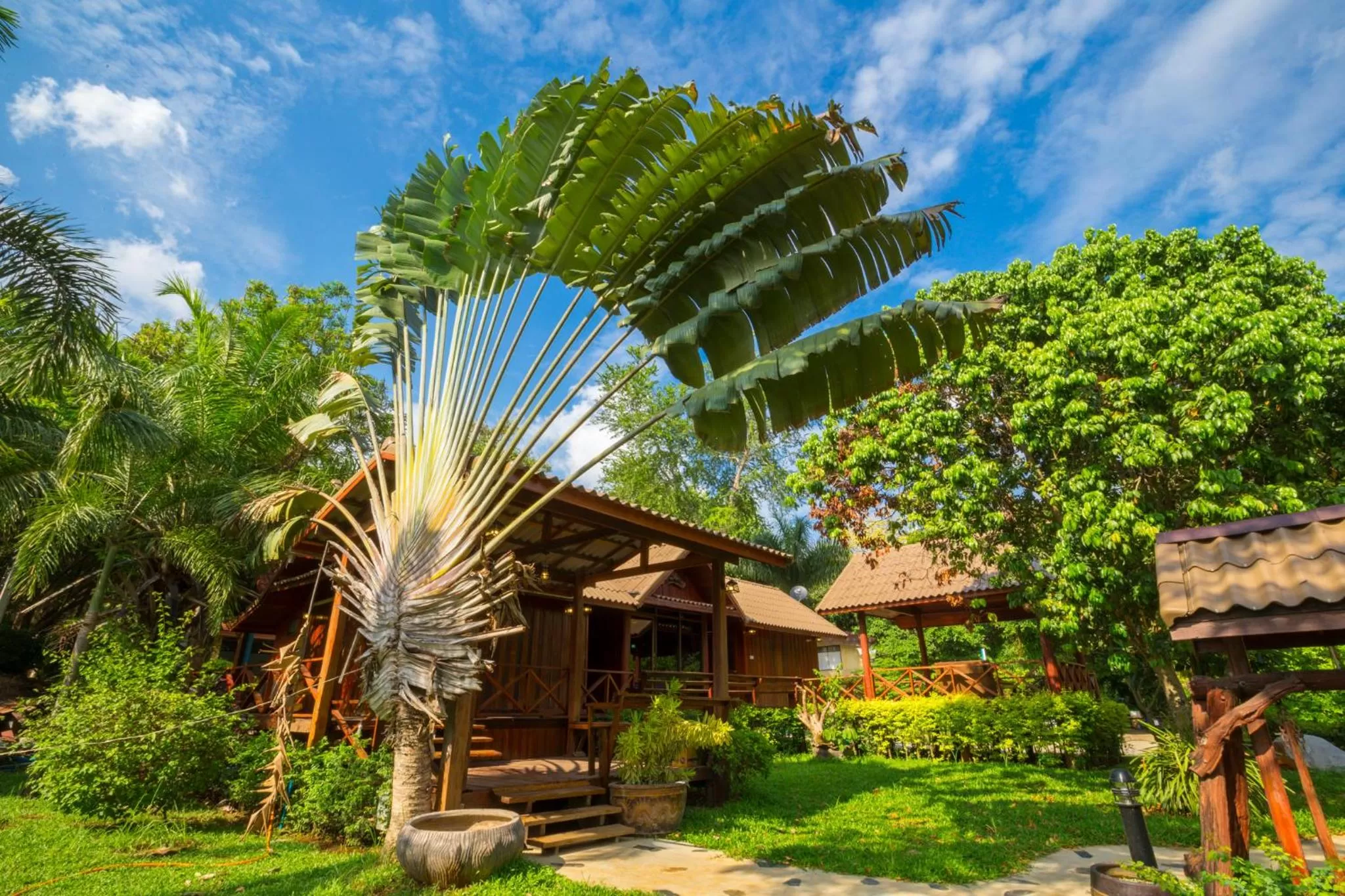 Facade/entrance, Property Building in Ruan Kanchanok