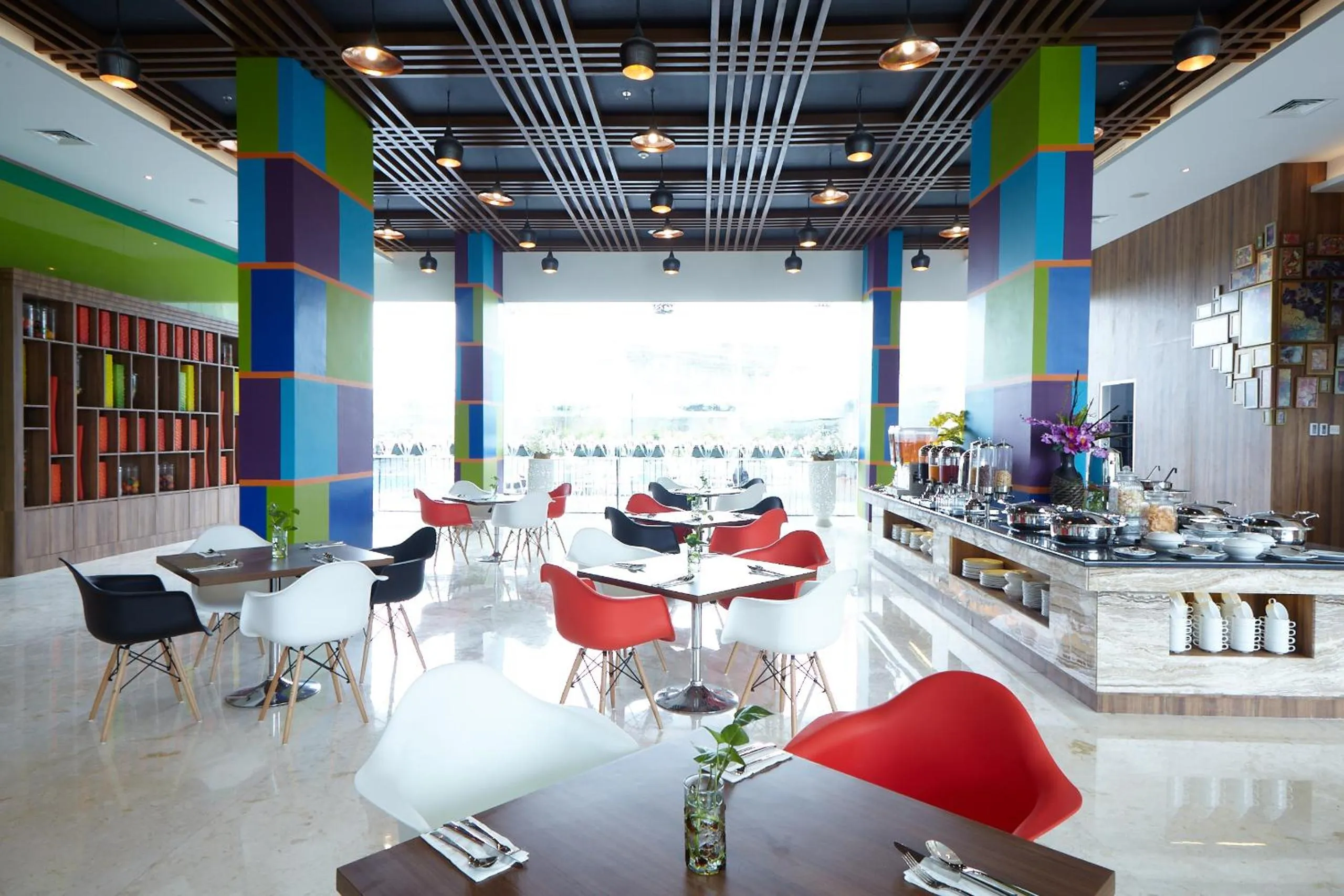 Restaurant/places to eat in ibis Styles Cikarang