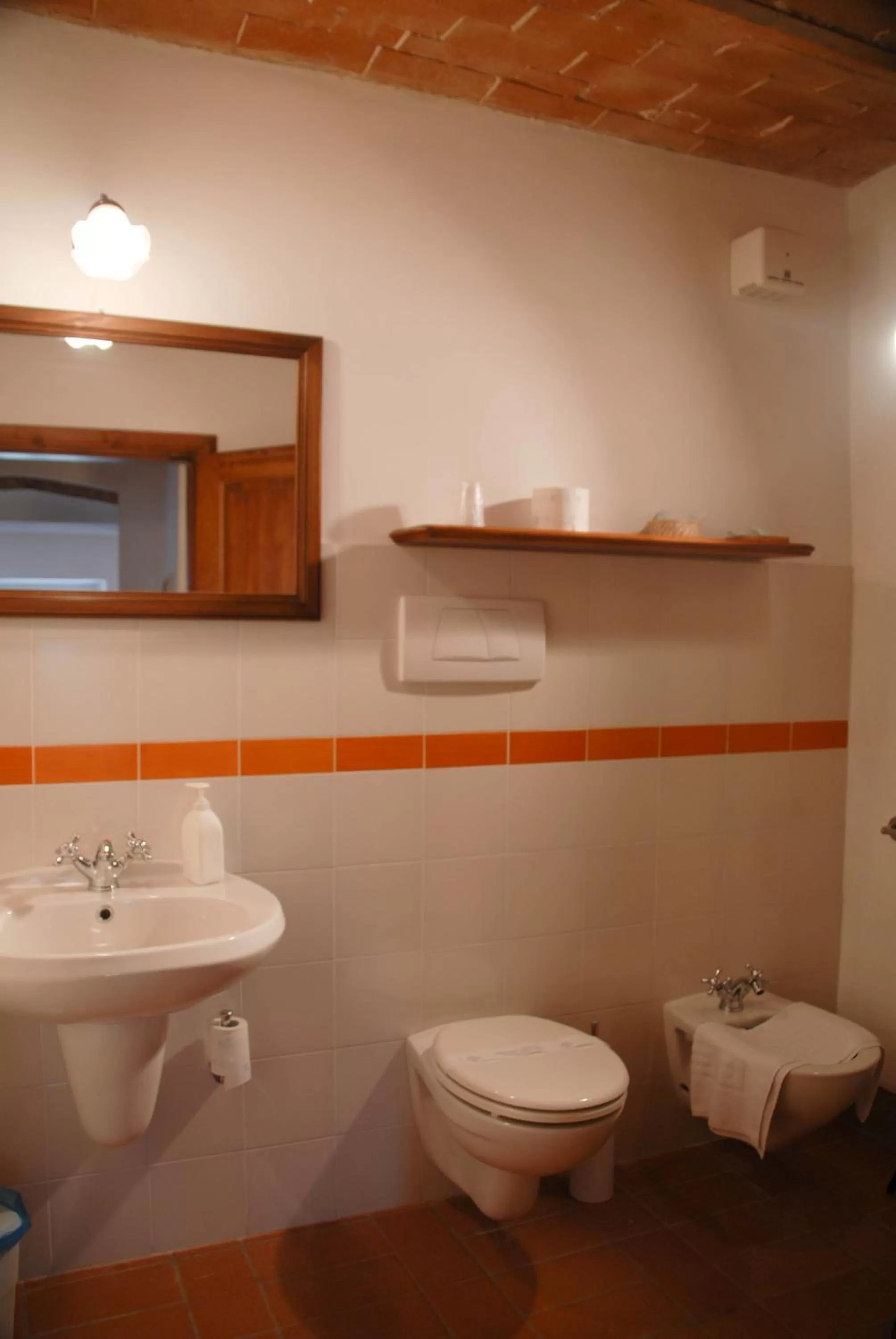 Bathroom in Borgo Bottaia