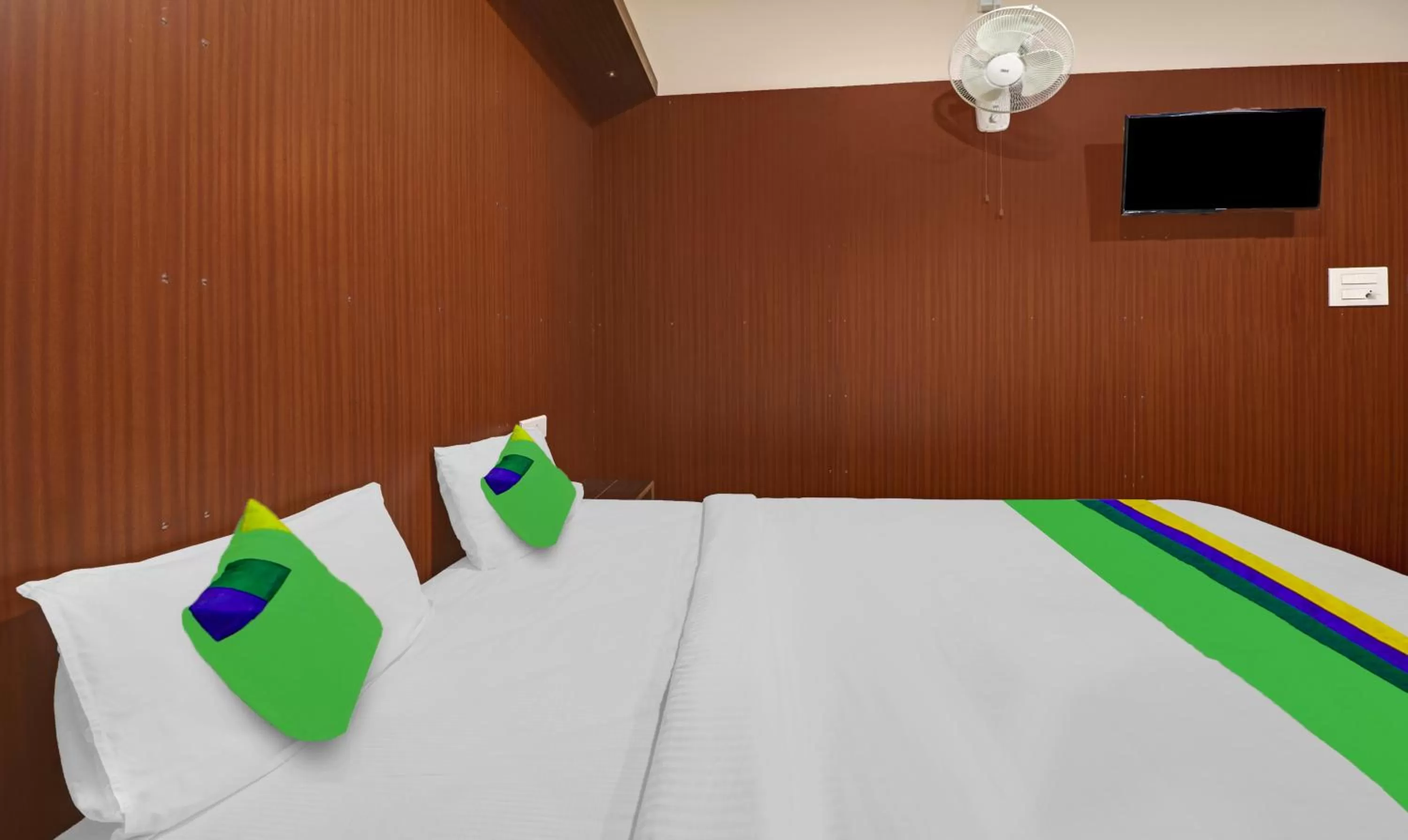 Bedroom, Bed in Treebo Trend Grand JP Inn