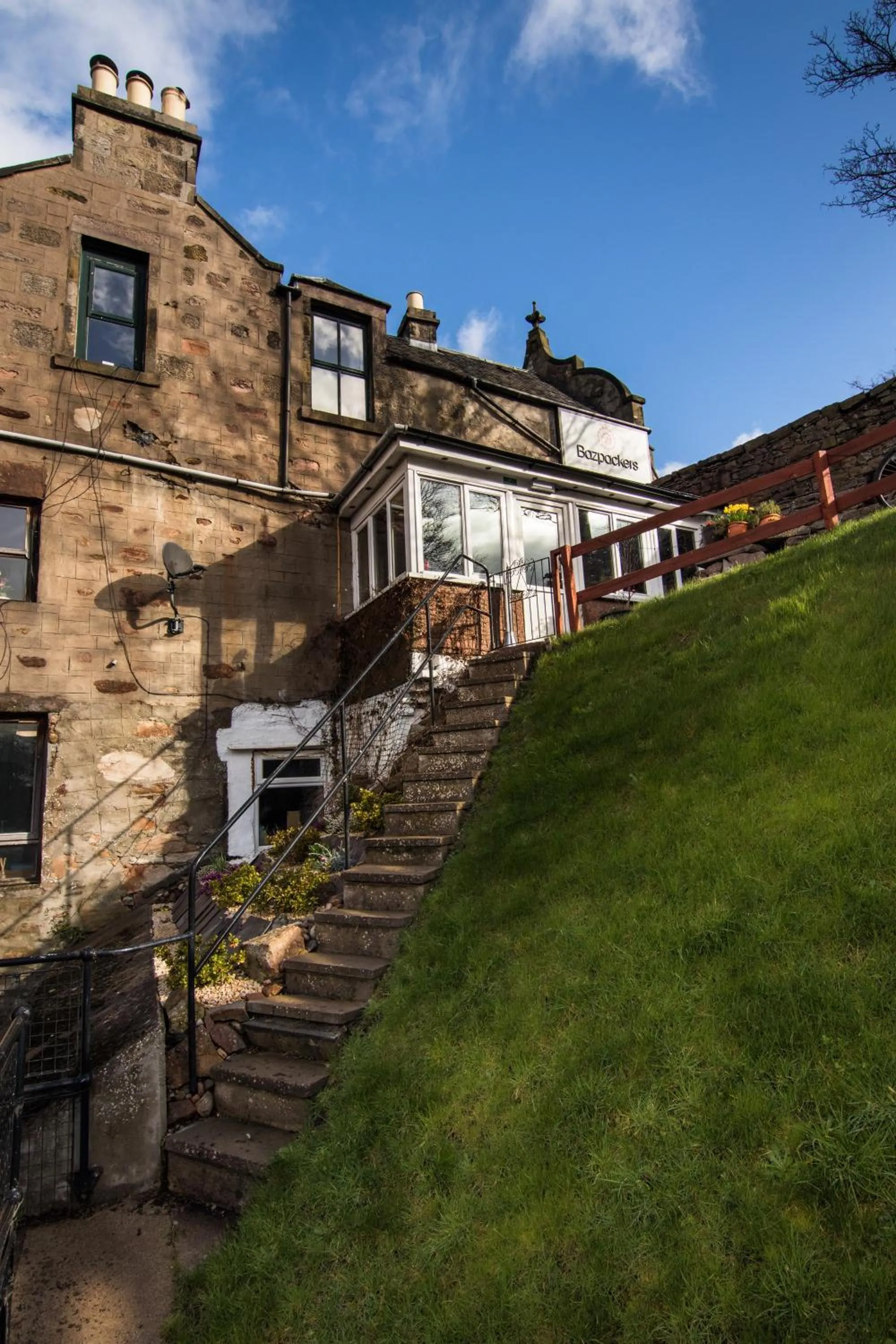 Property building in Bazpackers