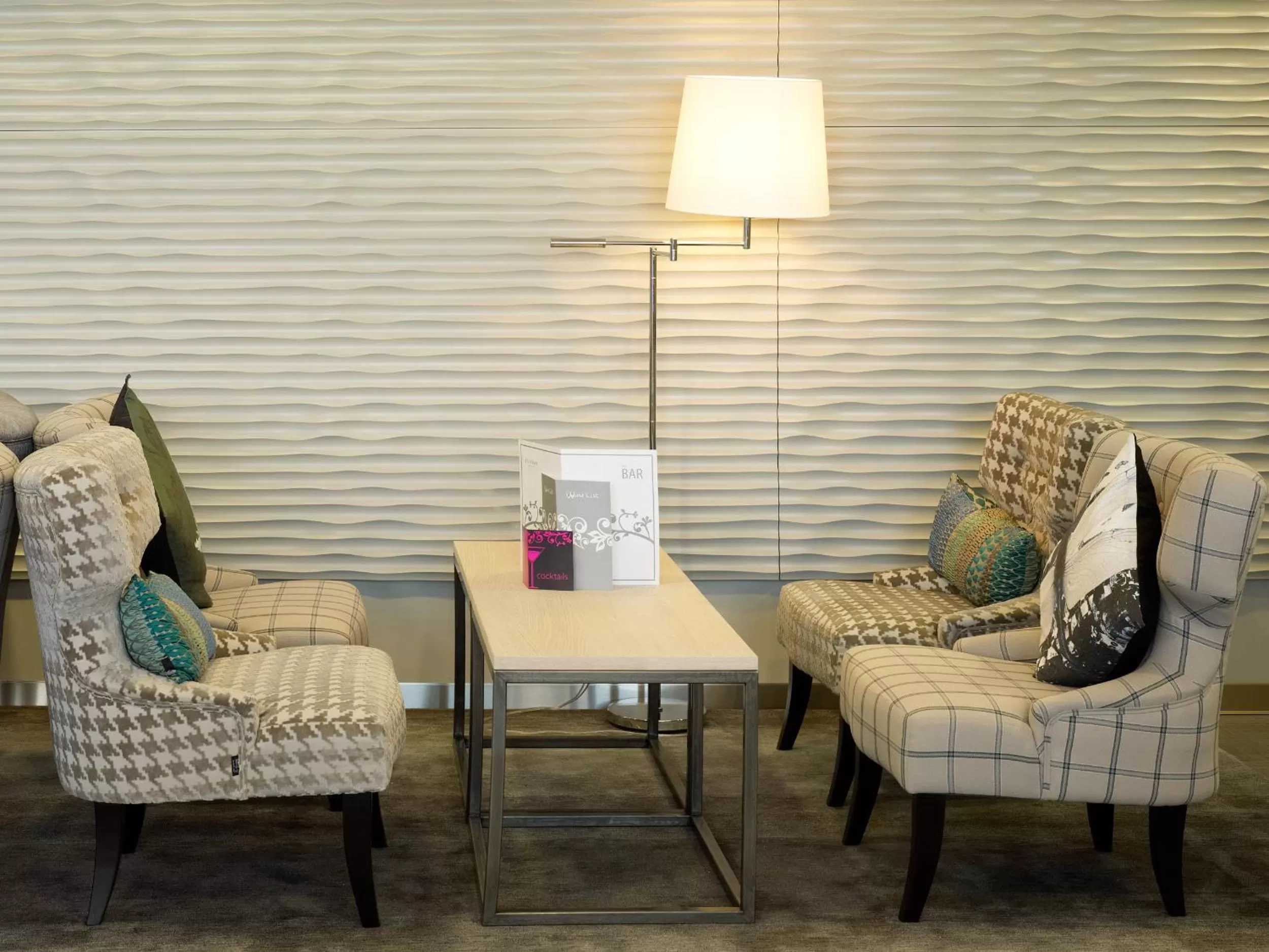 Lounge or bar in Radisson Blu Hotel East Midlands Airport