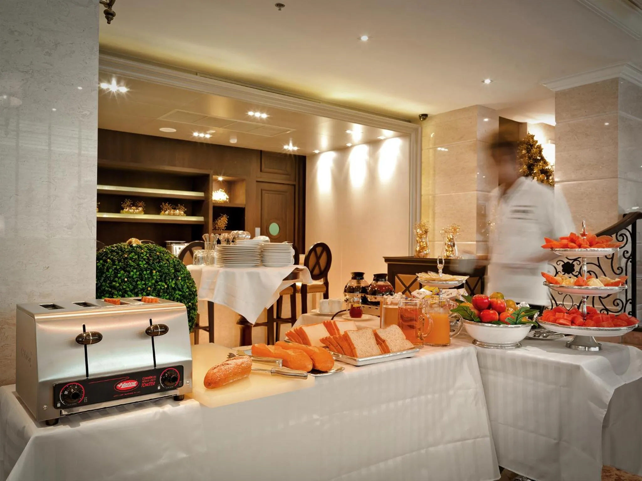 Restaurant/places to eat in Gulliver's Tavern Hotel