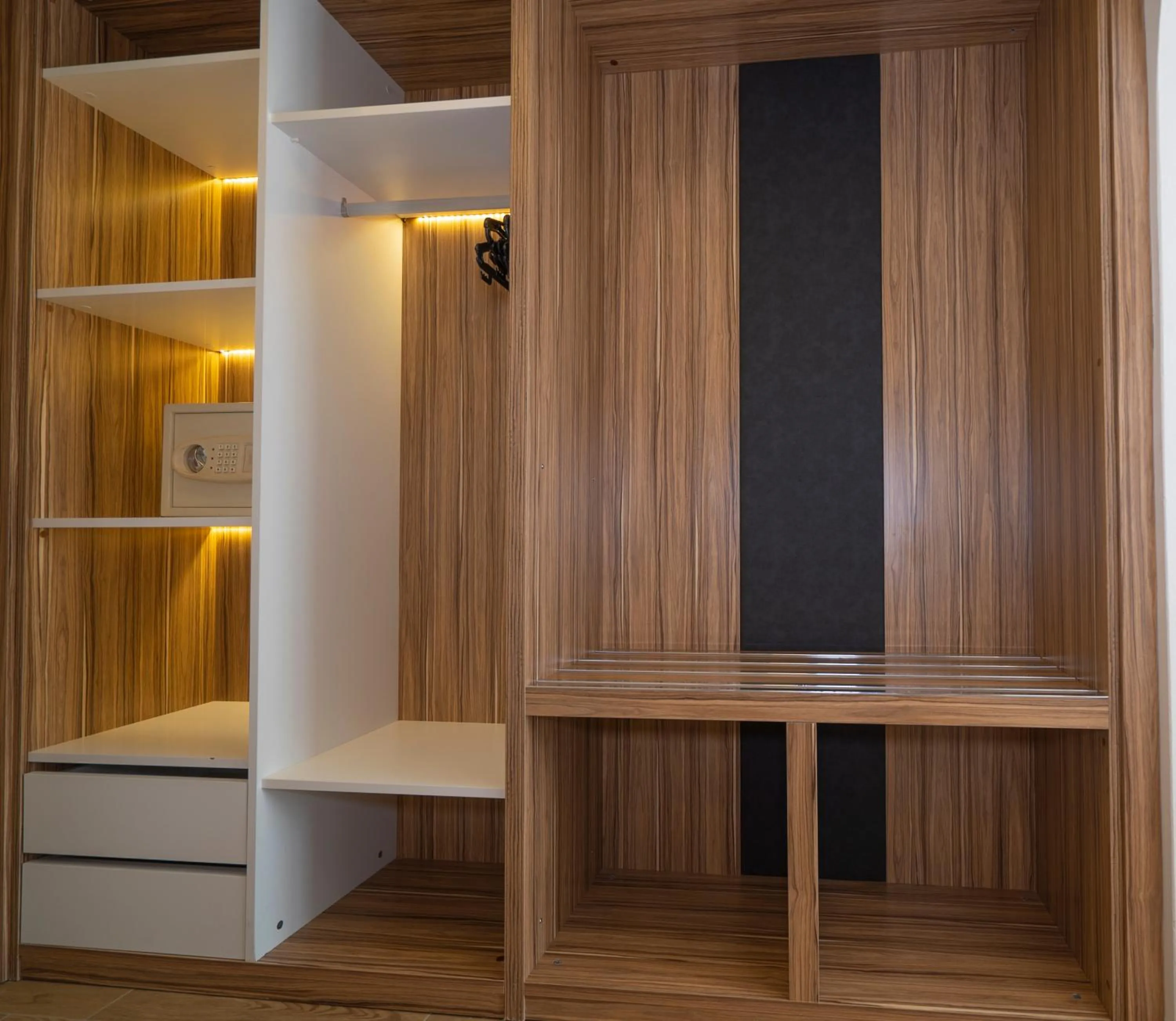 Decorative detail in Kleopatra Celine Hotel