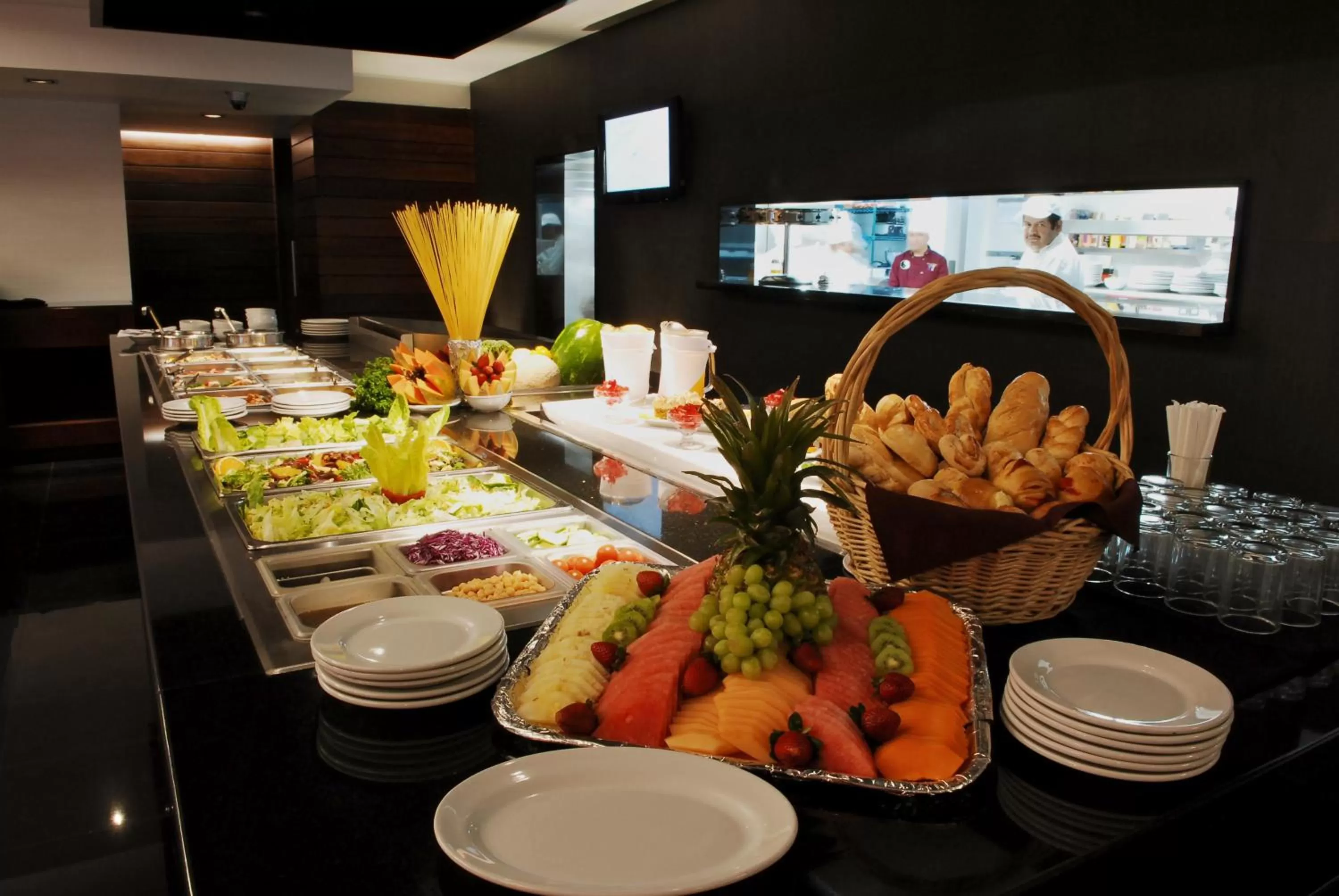 Buffet breakfast in Hotel Real del Rio