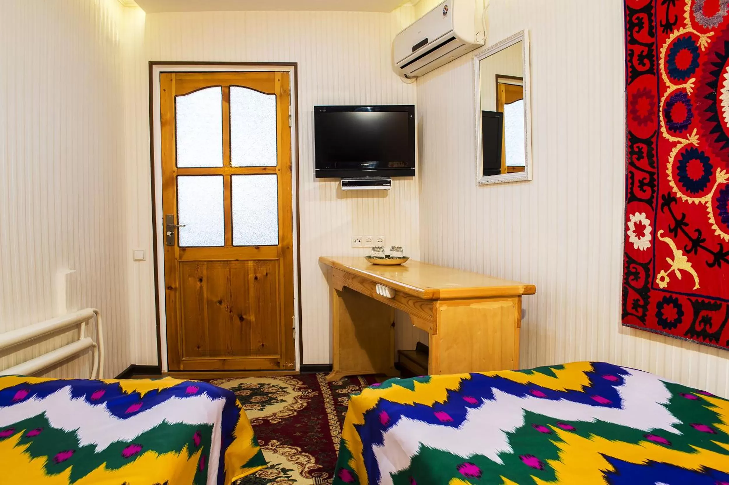 Communal lounge/ TV room, TV/Entertainment Center in Jahongir Guest House