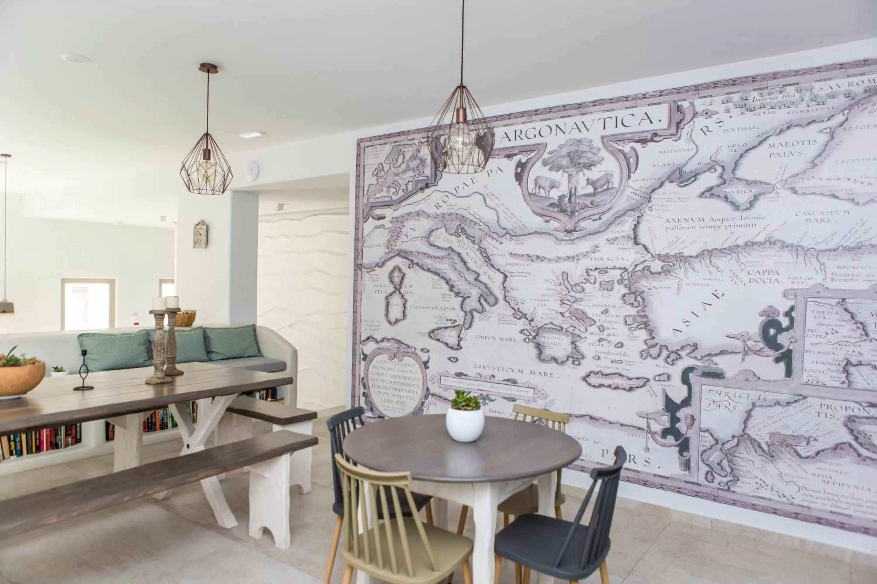 Communal lounge/ TV room in Argo Boutique Hotel