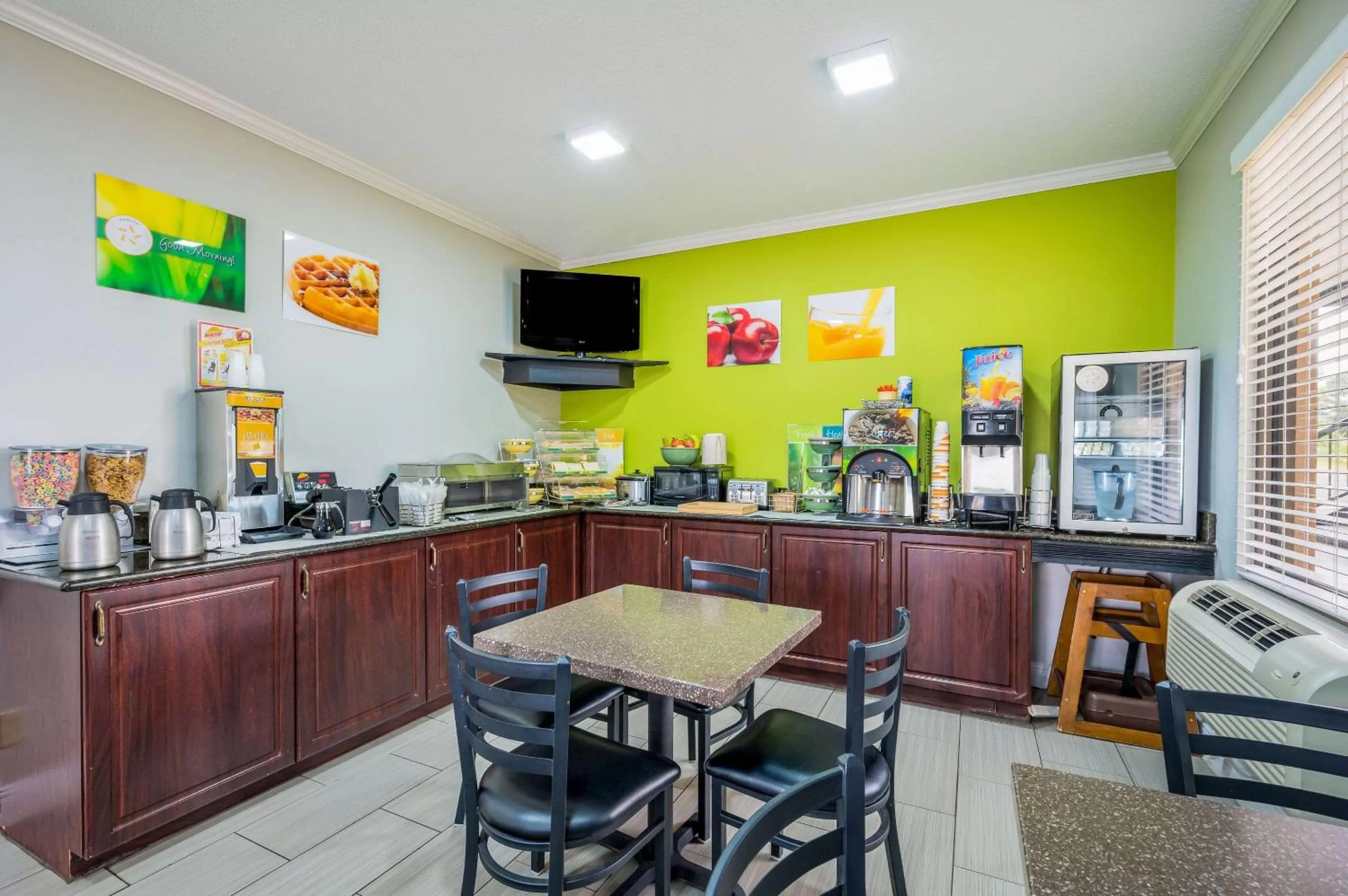 Restaurant/places to eat in Quality Inn Cullman I-65 Exit 310