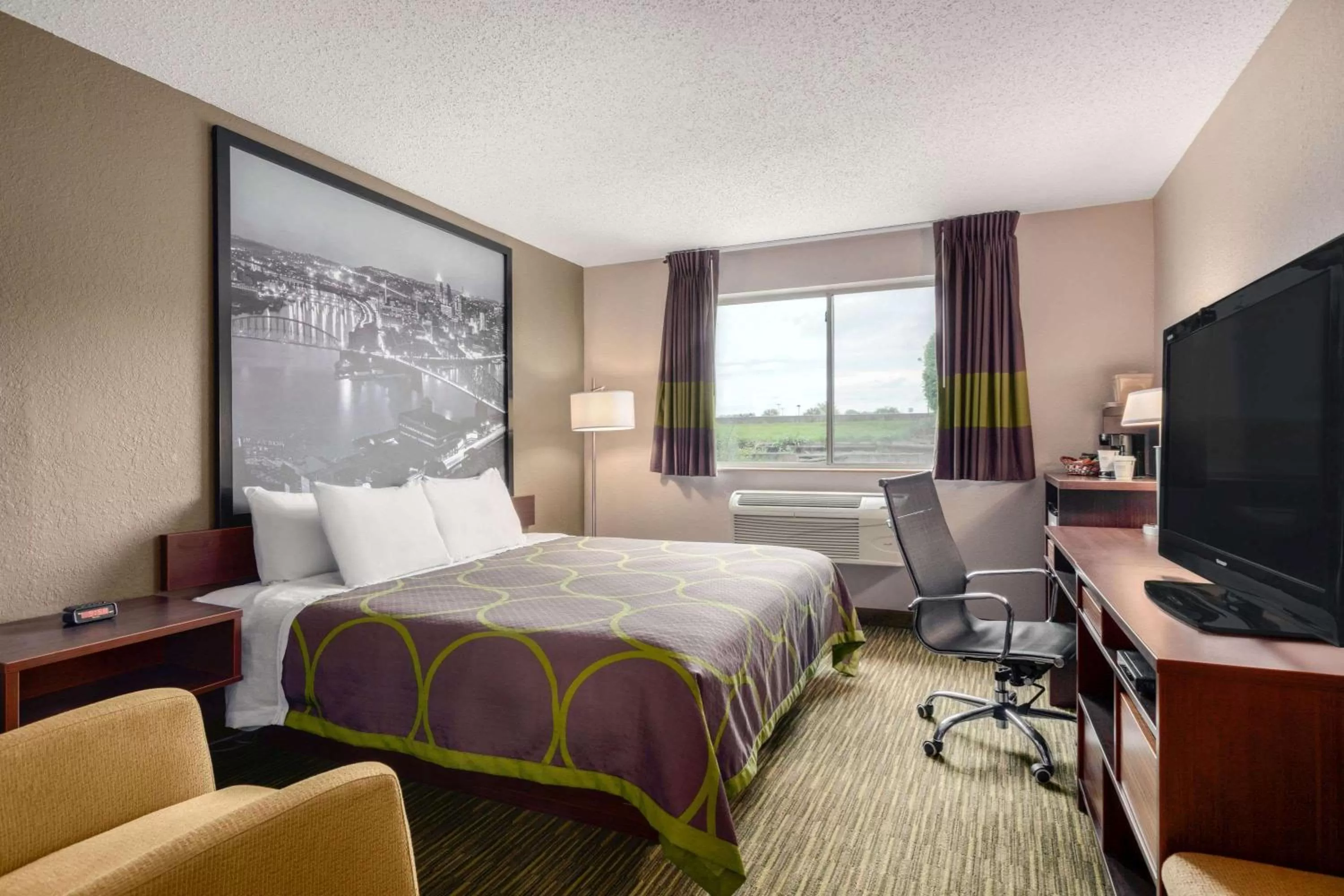 Photo of the whole room, Bed in Super 8 by Wyndham Hanover