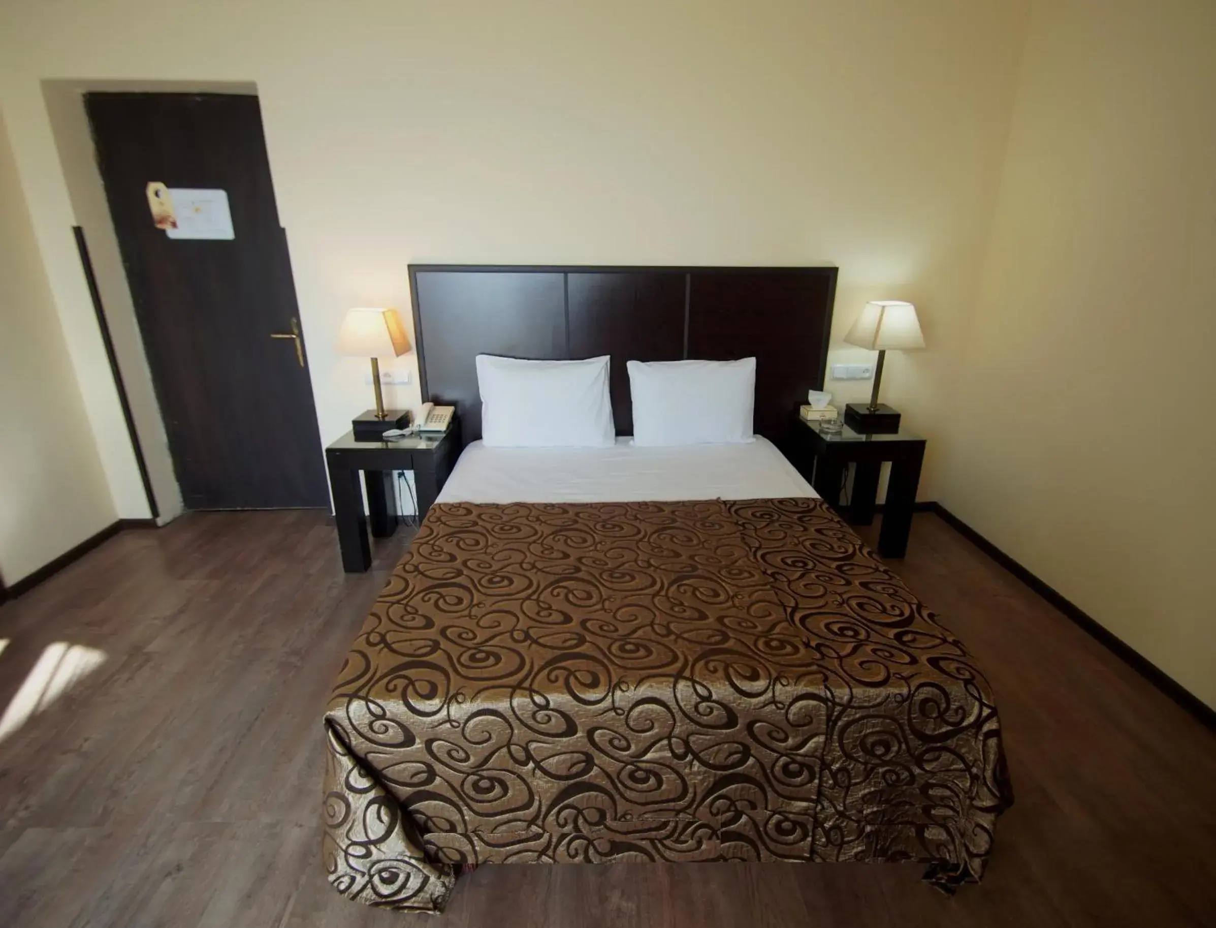 Economy Single Room in Regineh Hotel Economy Single Room in Regineh Hotel