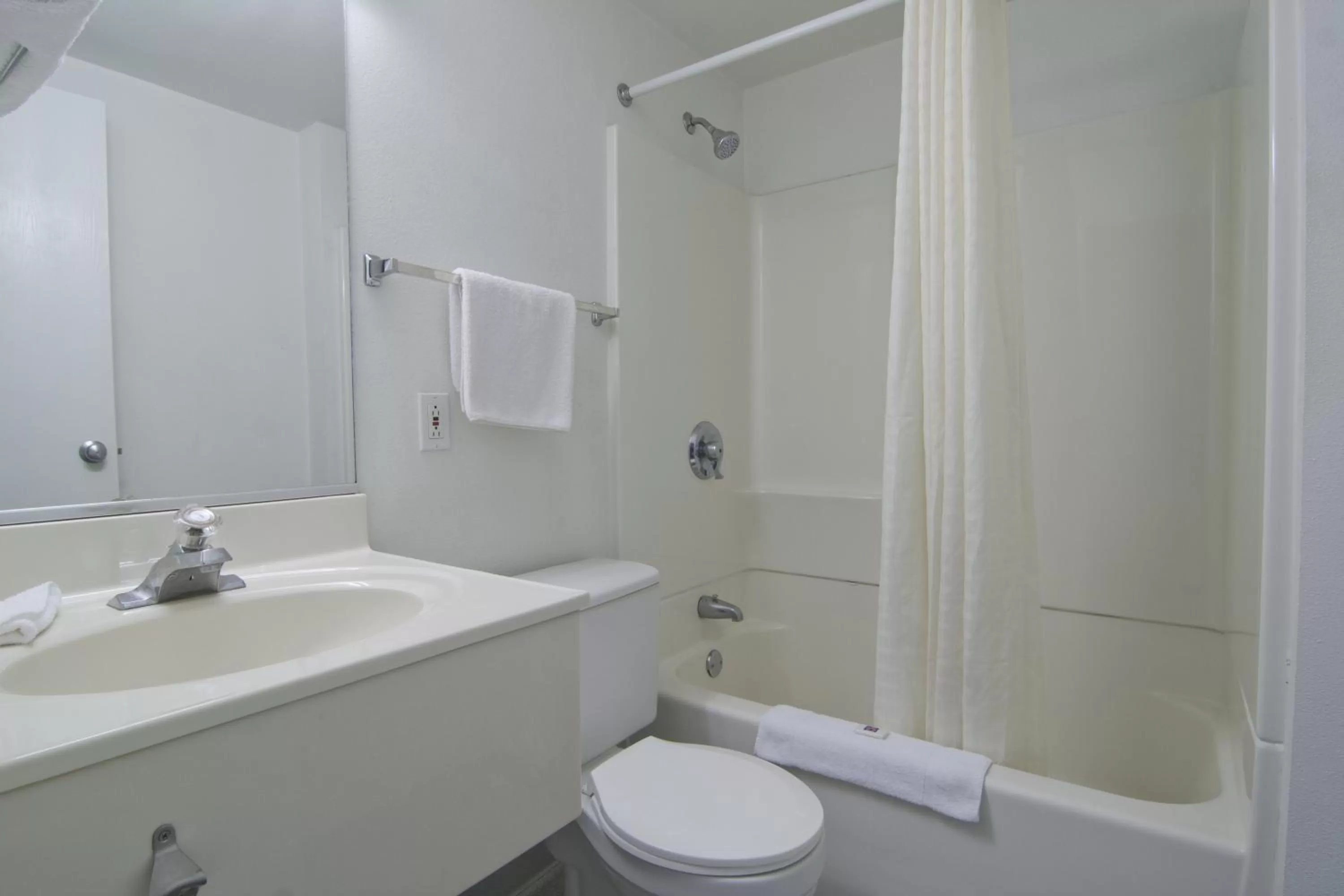 Bathroom in Motel 6-Lakeville, MN - South - Lakeville