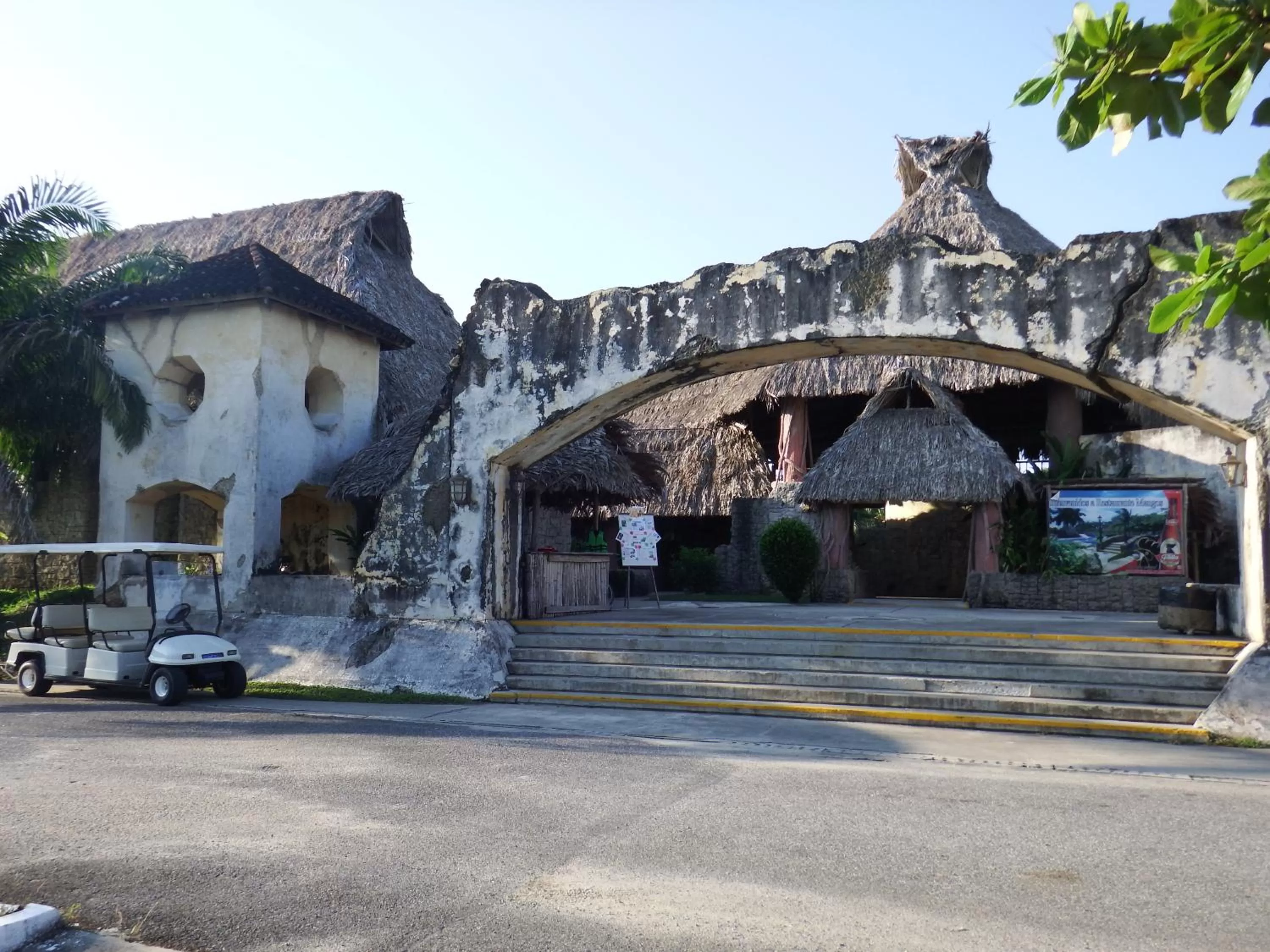 Facade/entrance in Amatique Bay Hotel