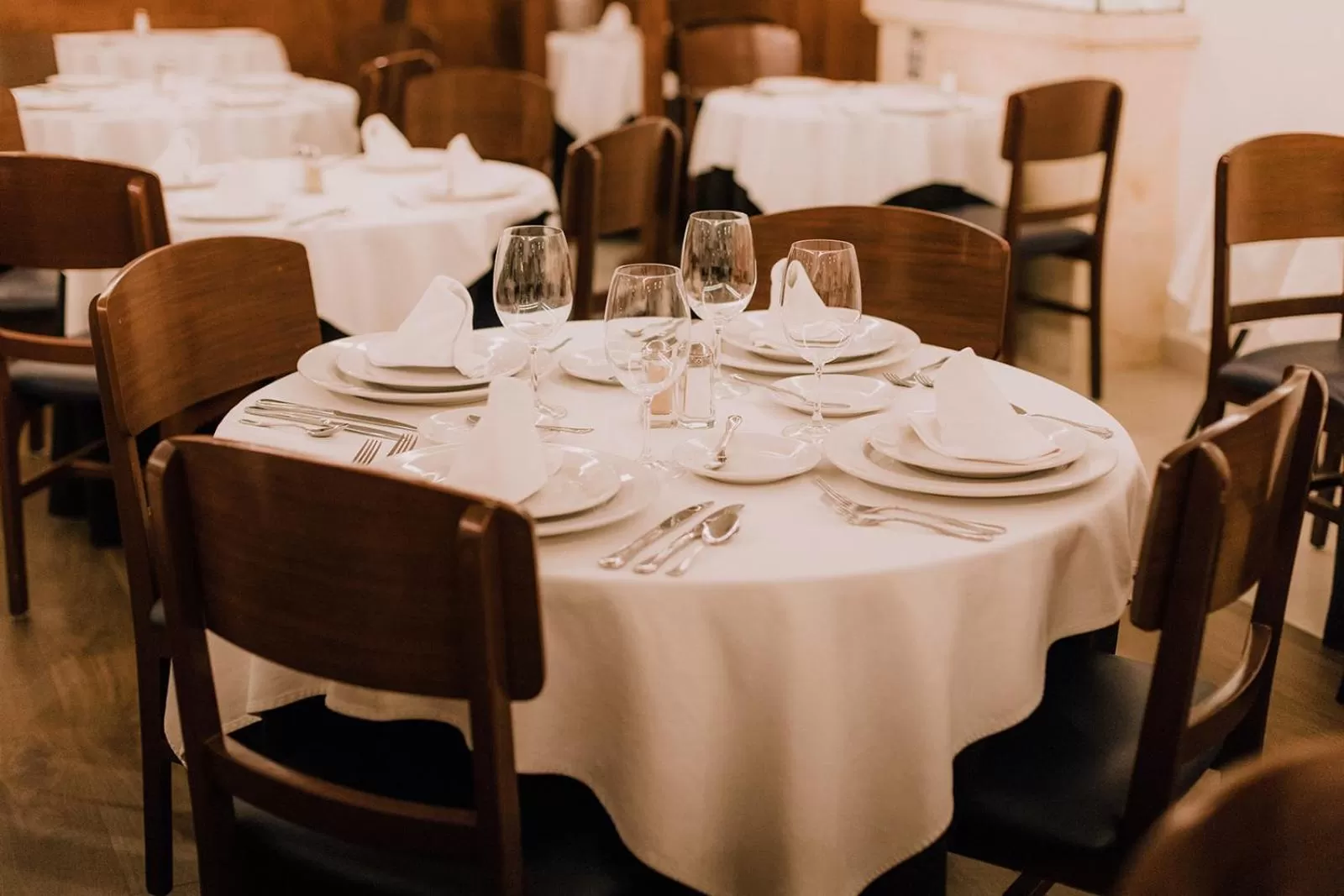 Restaurant/places to eat in Hotel Leon