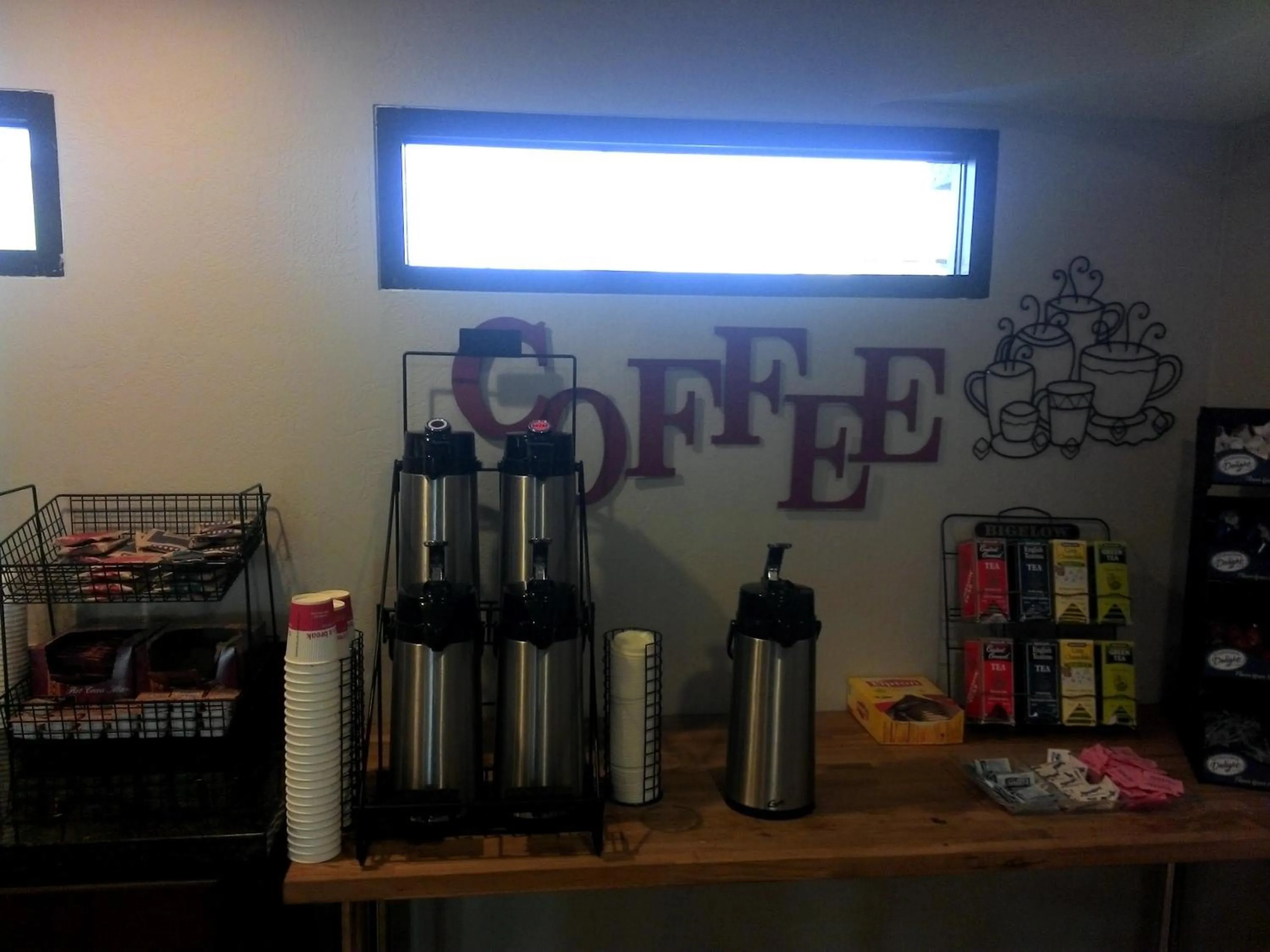 Coffee/tea facilities in Infinity Inn & Suites