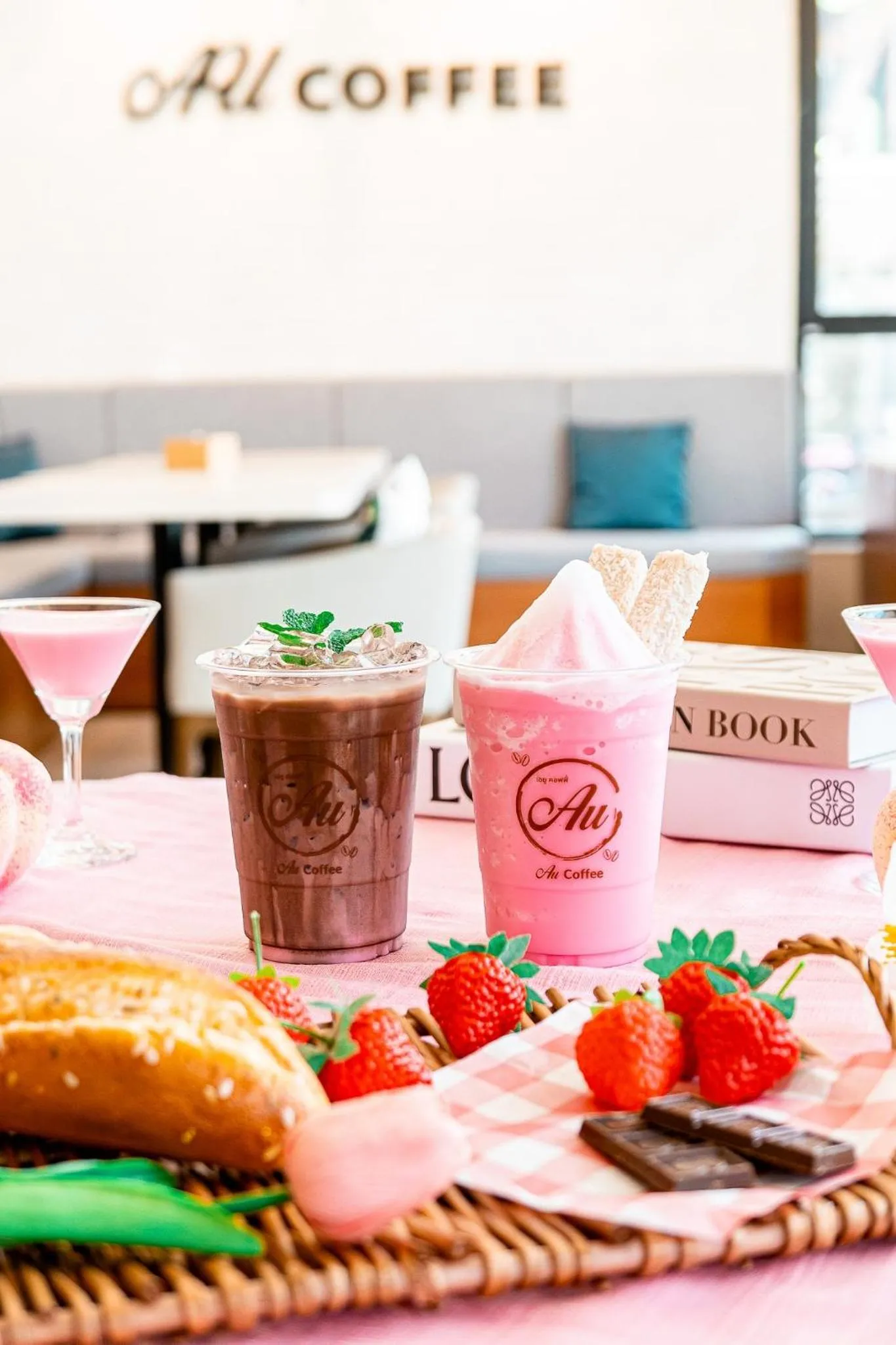 Food and drinks in AU Place Hotel