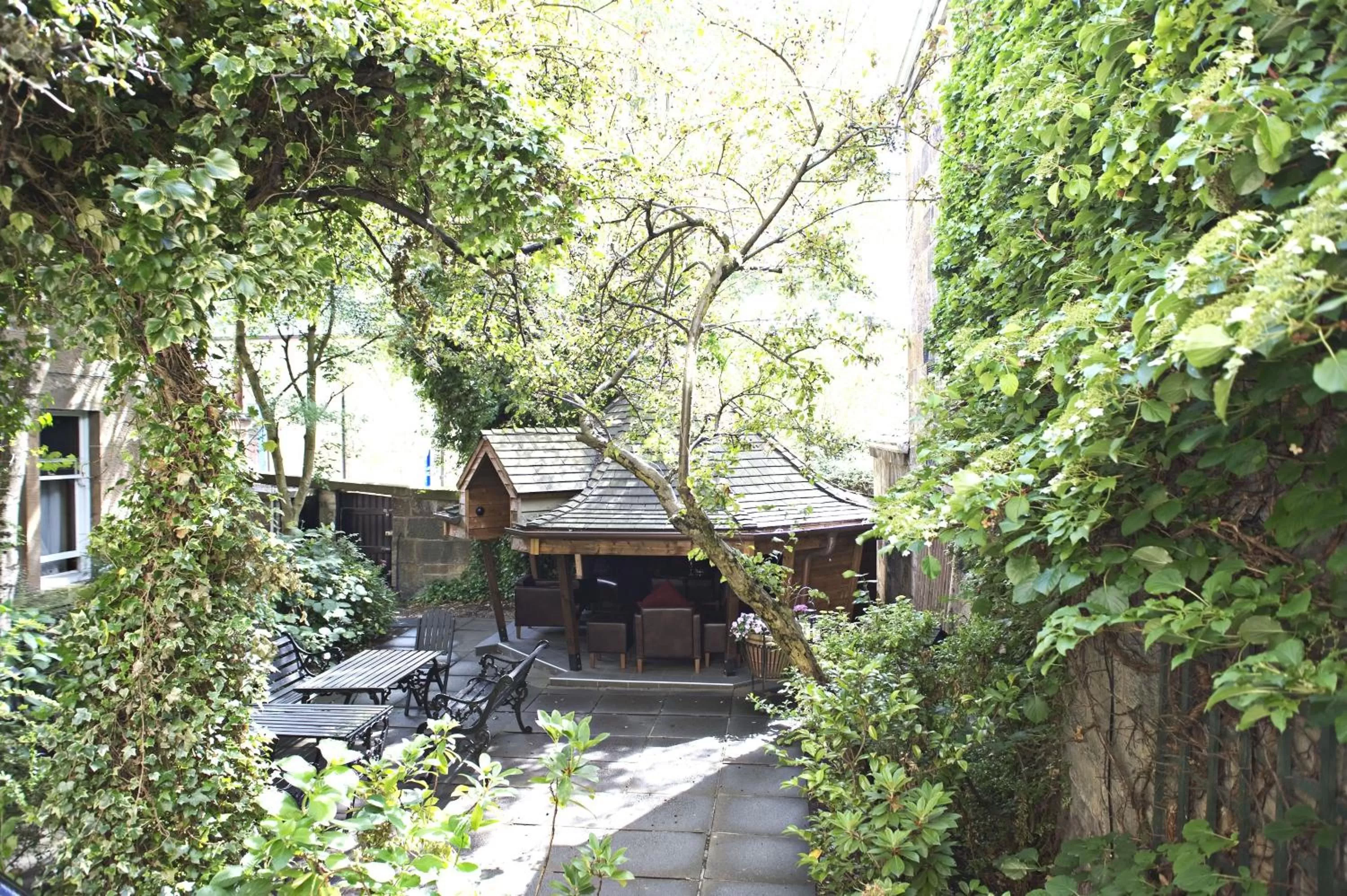 Facade/entrance in One Devonshire Gardens a Hotel Du Vin