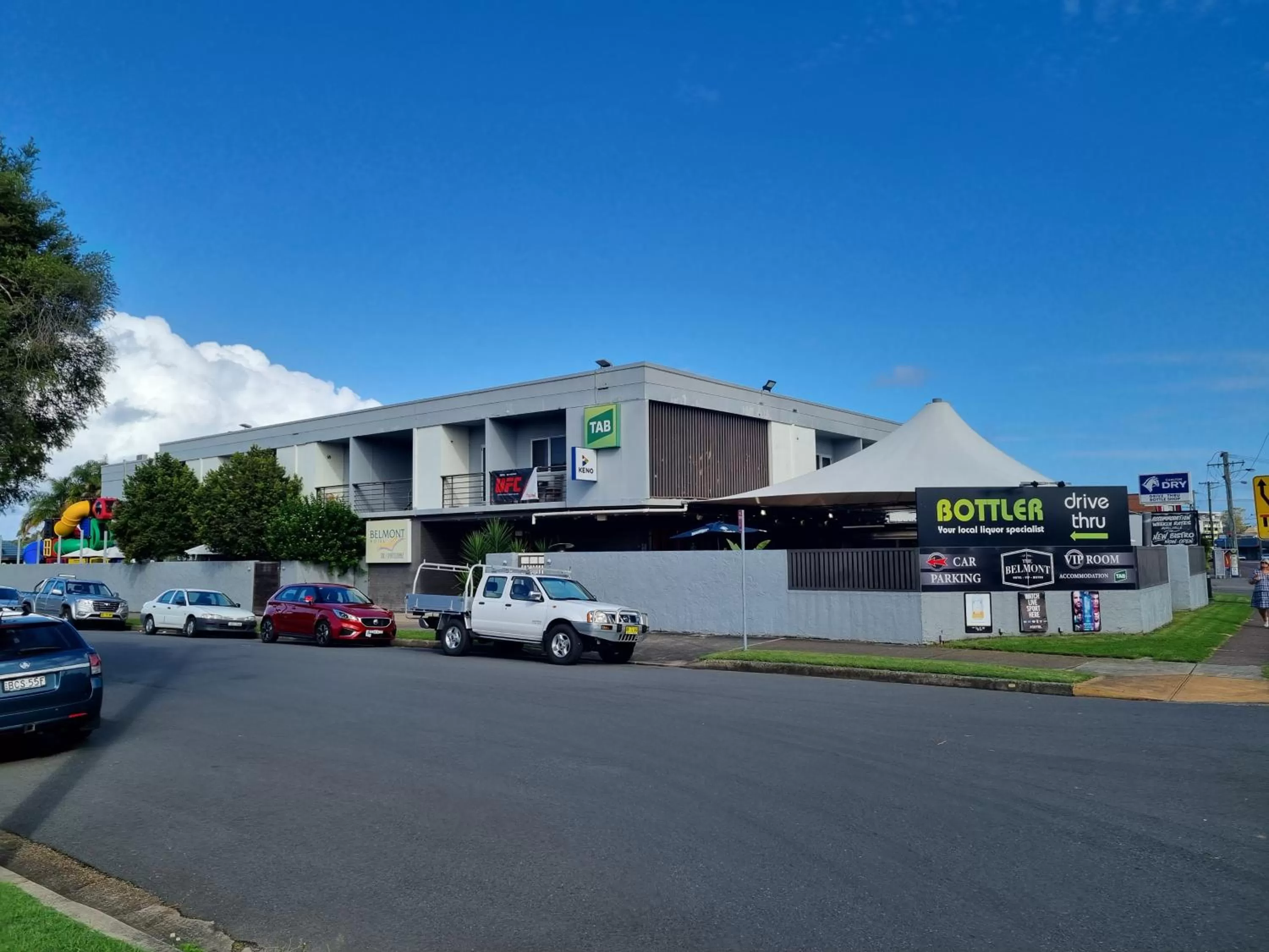 Property Building in Belmont Hotel Lake Macquarie
