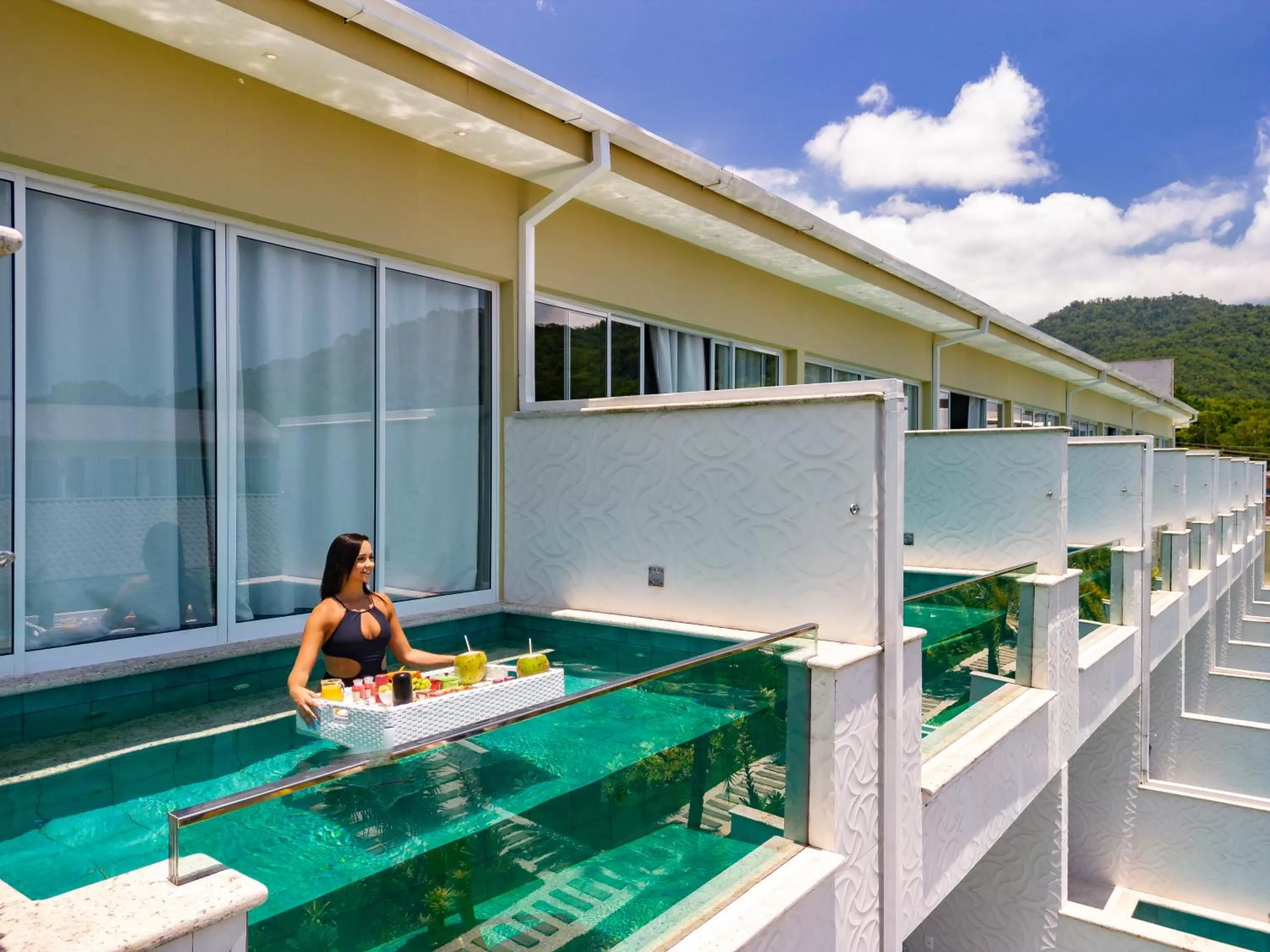 group of guests in Pousada Apple House Paraty