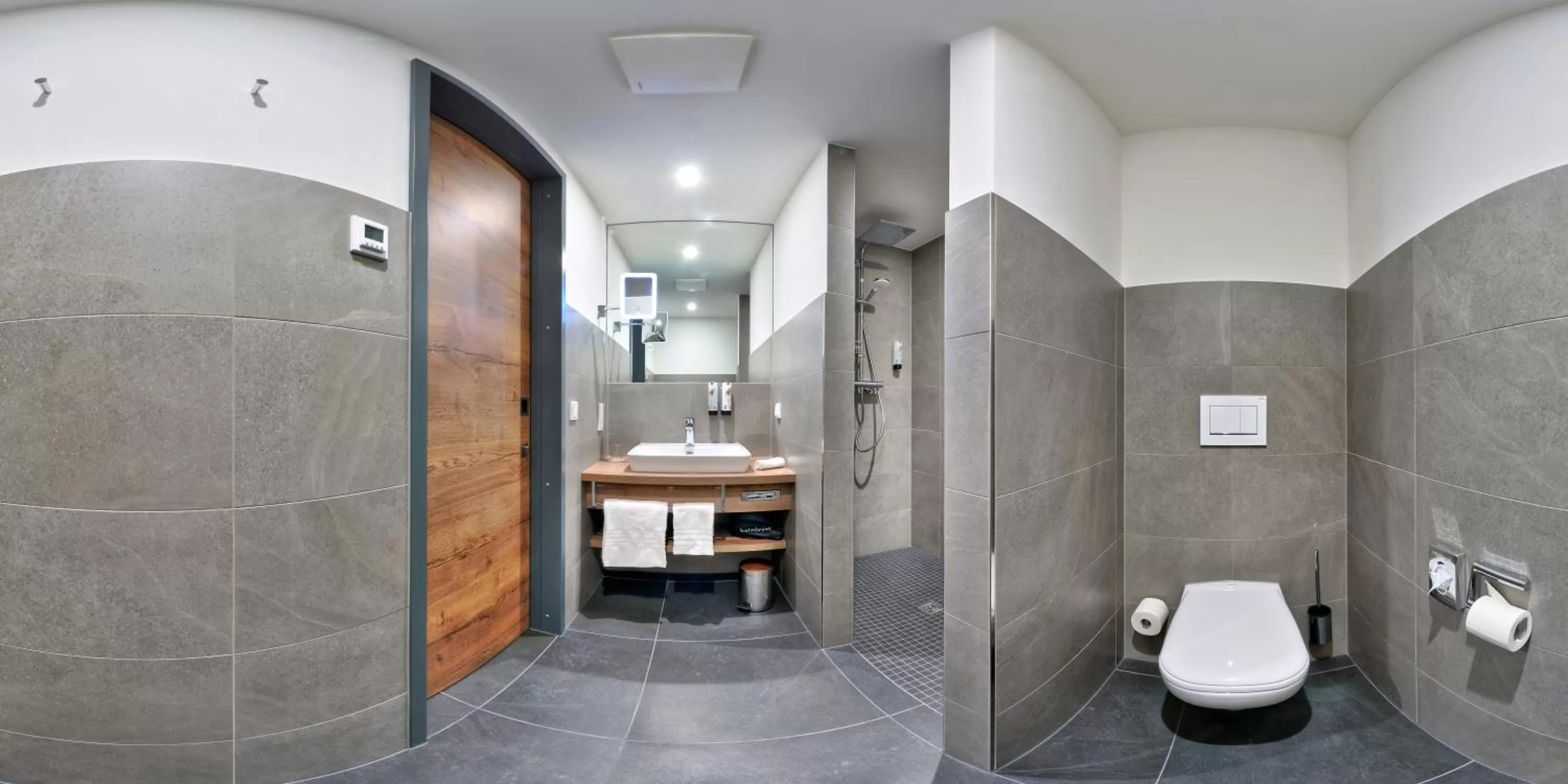 Bathroom in Emils Hotel