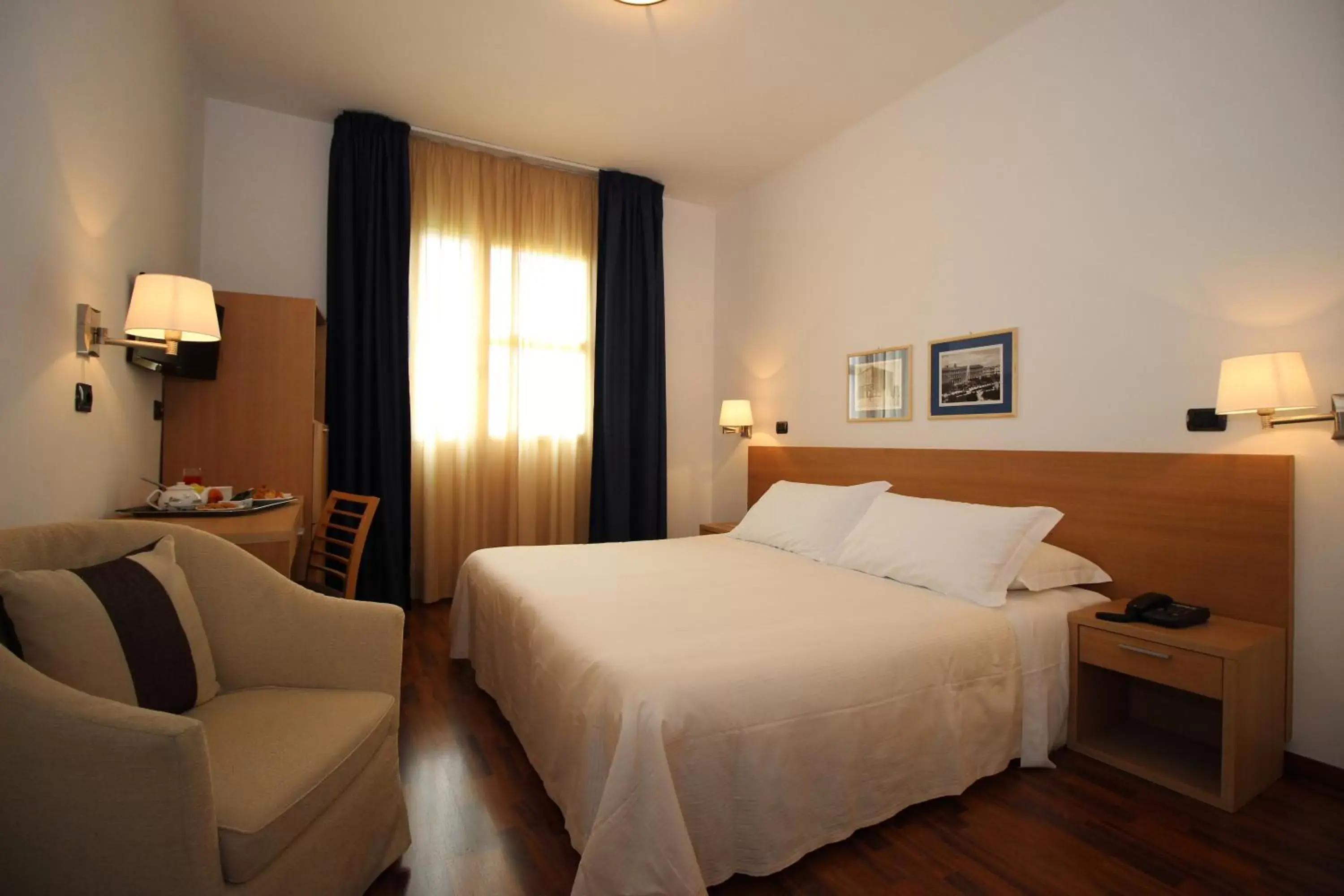 Standard Double or Twin Room in Hotel Majesty Bari Standard Double or Twin Room in Hotel Majesty Bari