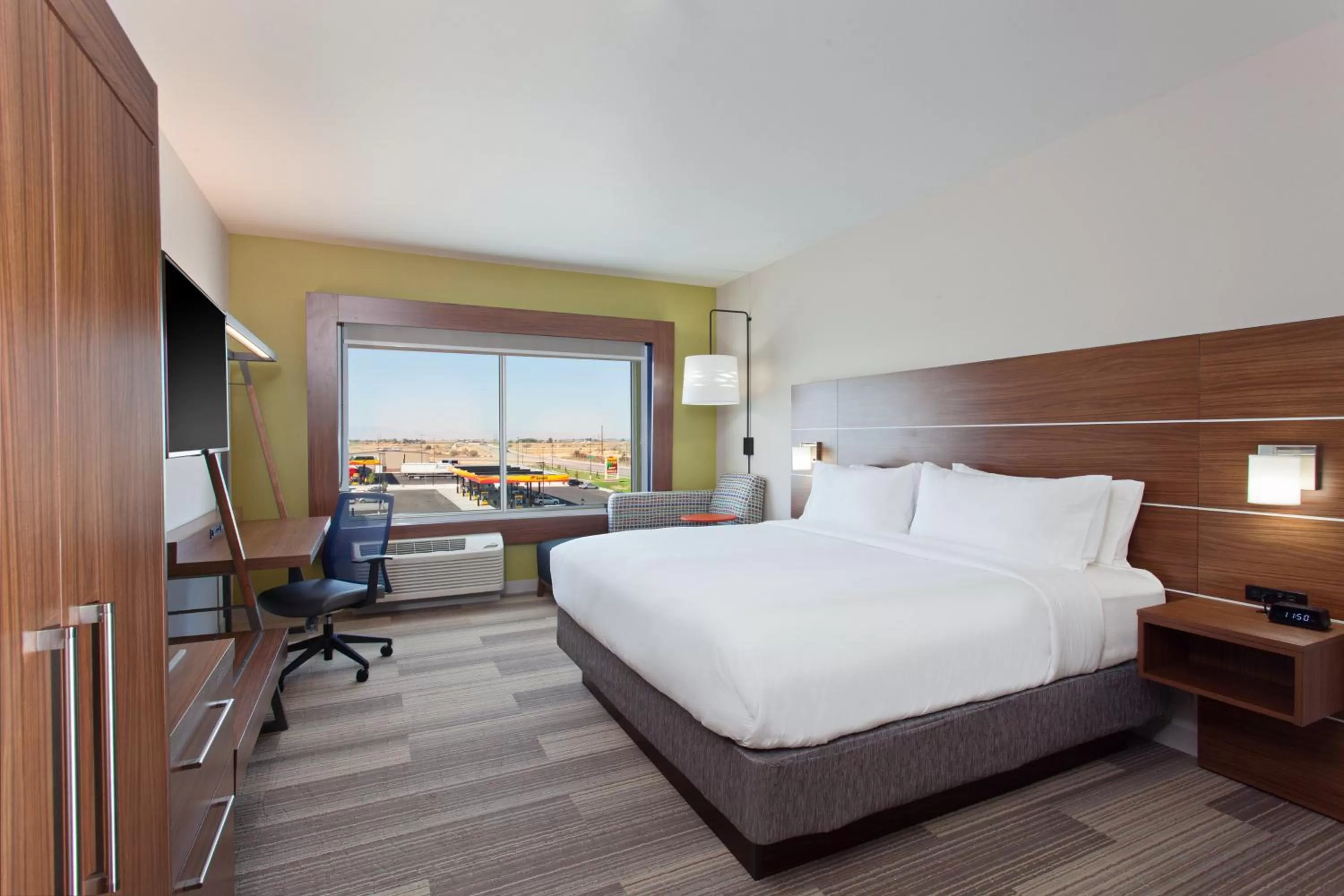Photo of the whole room, Bed in Holiday Inn Express & Suites - Brigham City - North Utah by IHG