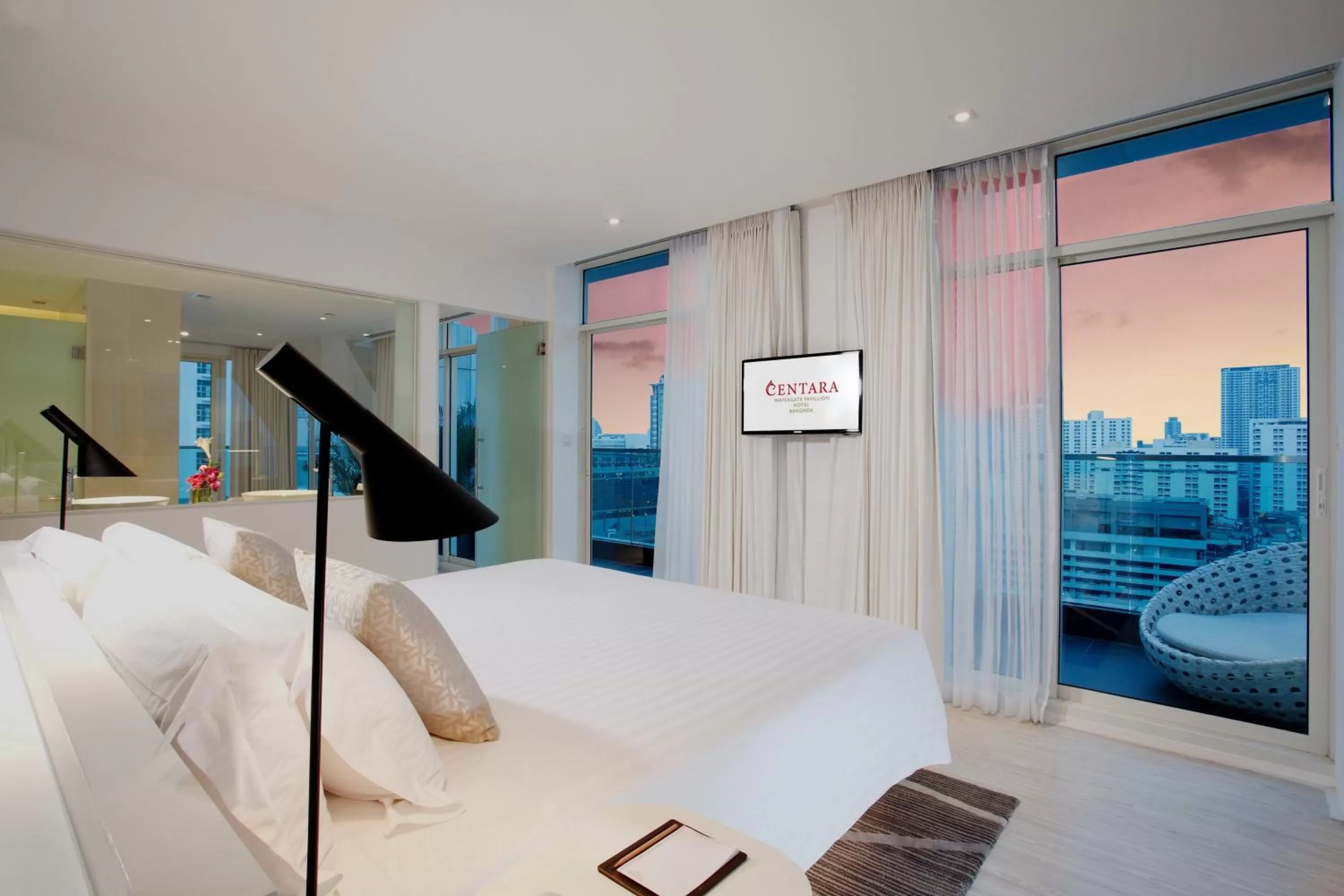 Photo of the whole room, Bed in Centara Watergate Pavilion Hotel Bangkok