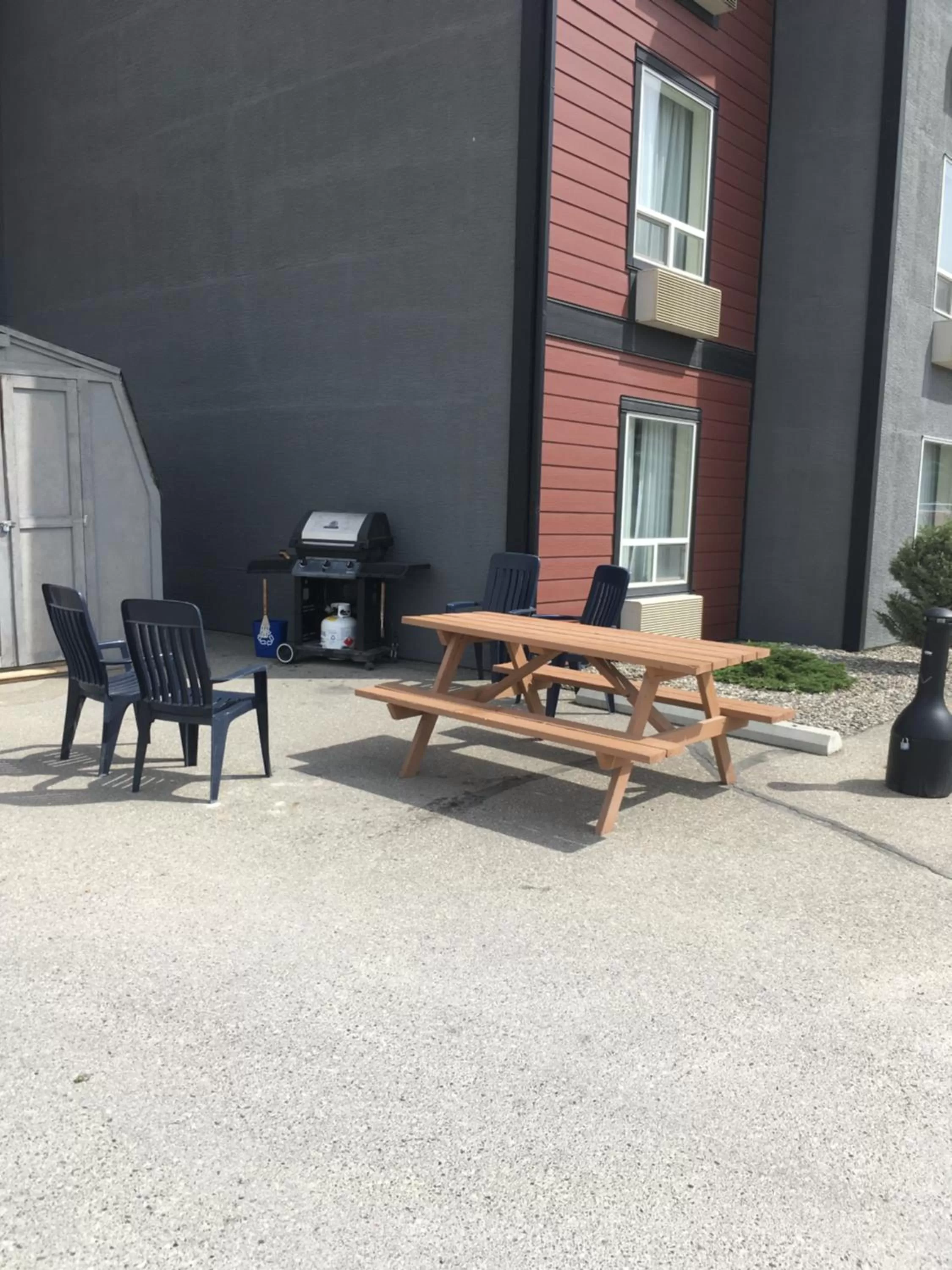 Patio in The Kanata Inns Invermere