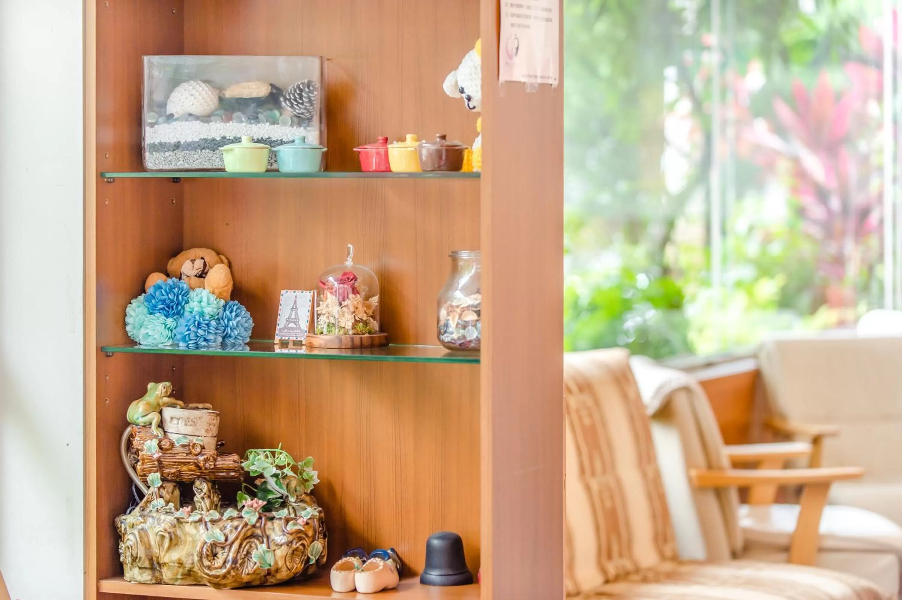 Decorative detail in lightness Station Inn