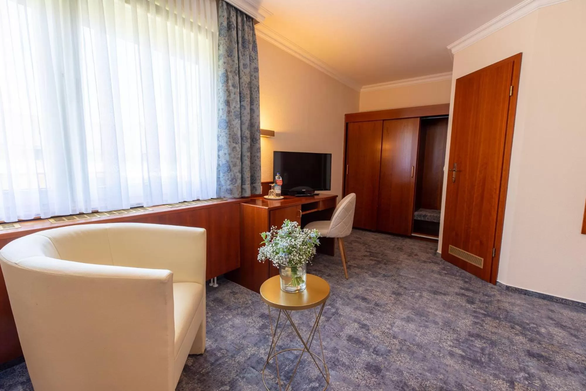 Photo of the whole room in Parkhotel