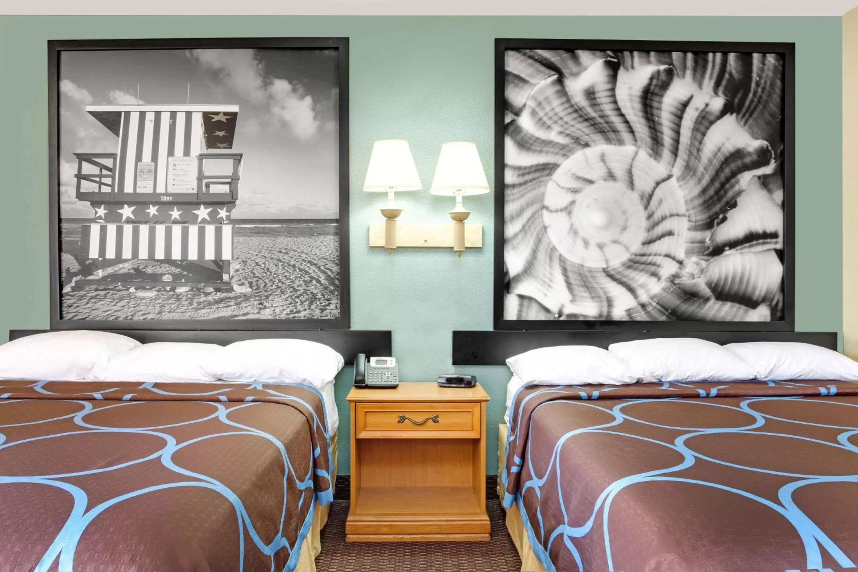 Photo of the whole room, Bed in Super 8 by Wyndham St. Augustine