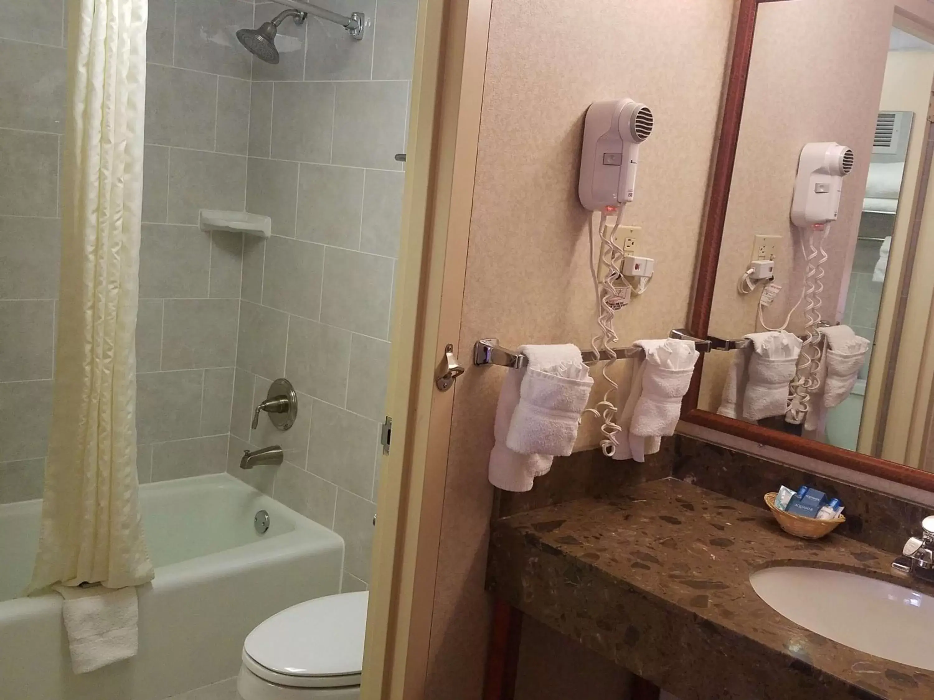 King Suite with Sofa Bed - Non-Smoking in Best Western Fairfax City King Suite with Sofa Bed - Non-Smoking in Best Western Fairfax City