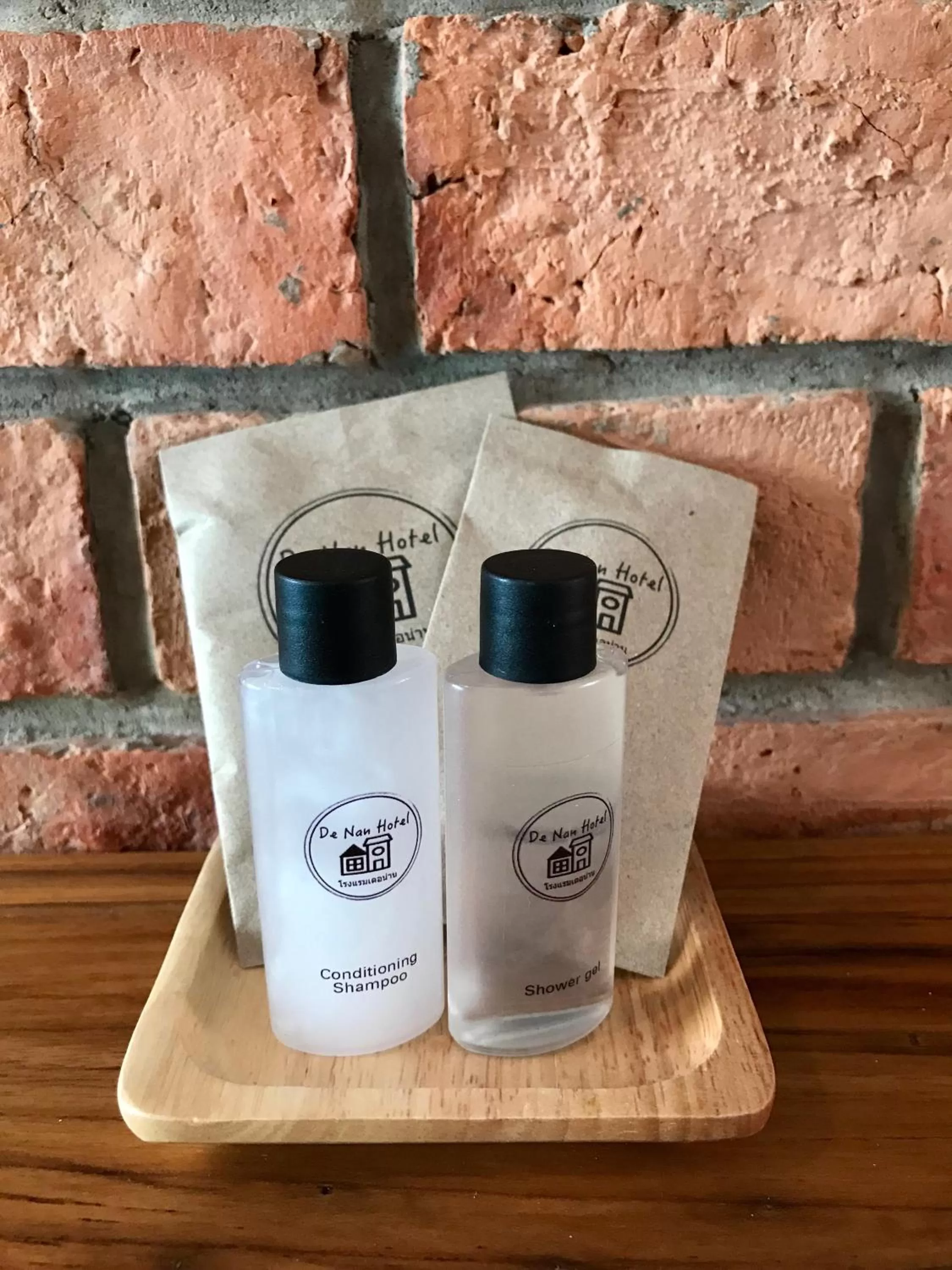 Shower in De Nan Hotel