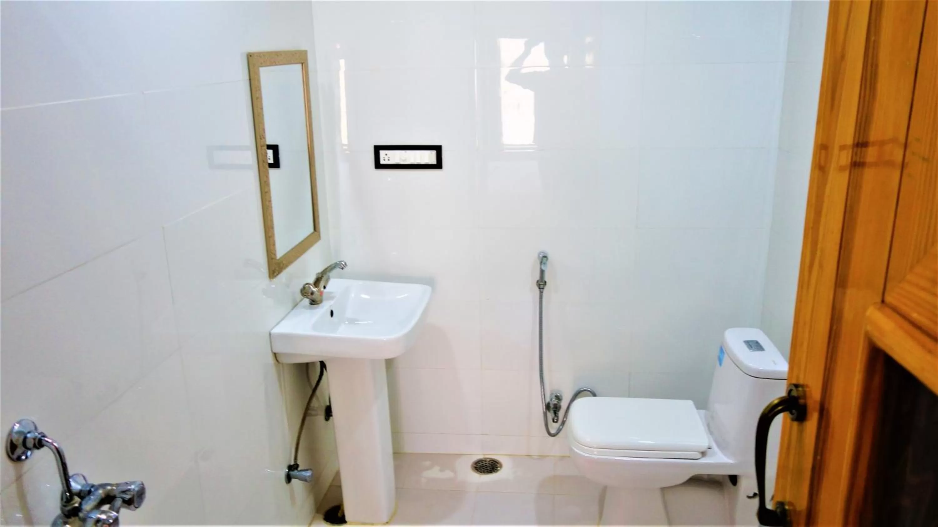 Shower in The Wanderlust Guest House & Safari