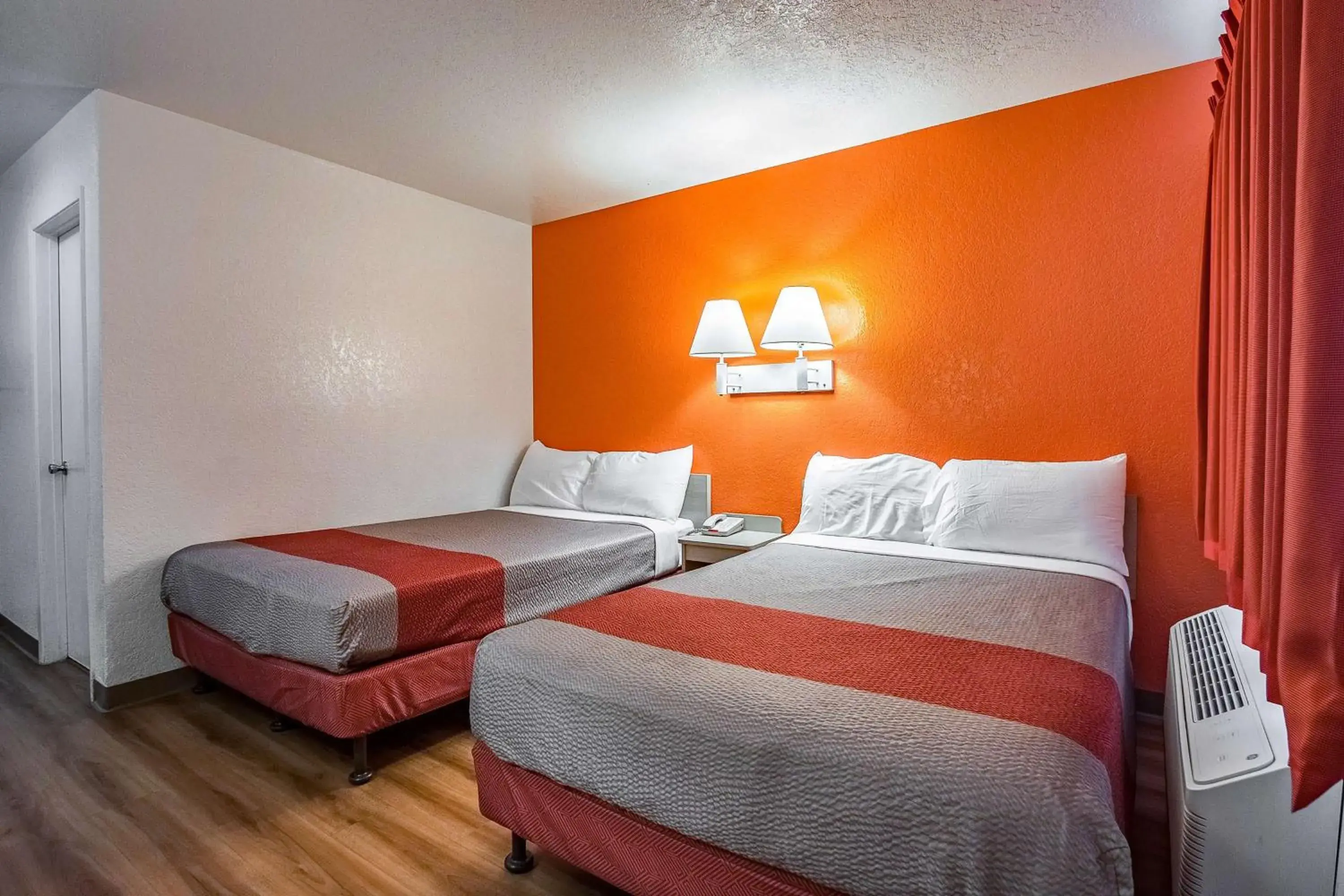 Quadruple Room in Motel 6-Salt Lake City, UT - West - Airport Quadruple Room in Motel 6-Salt Lake City, UT - West - Airport