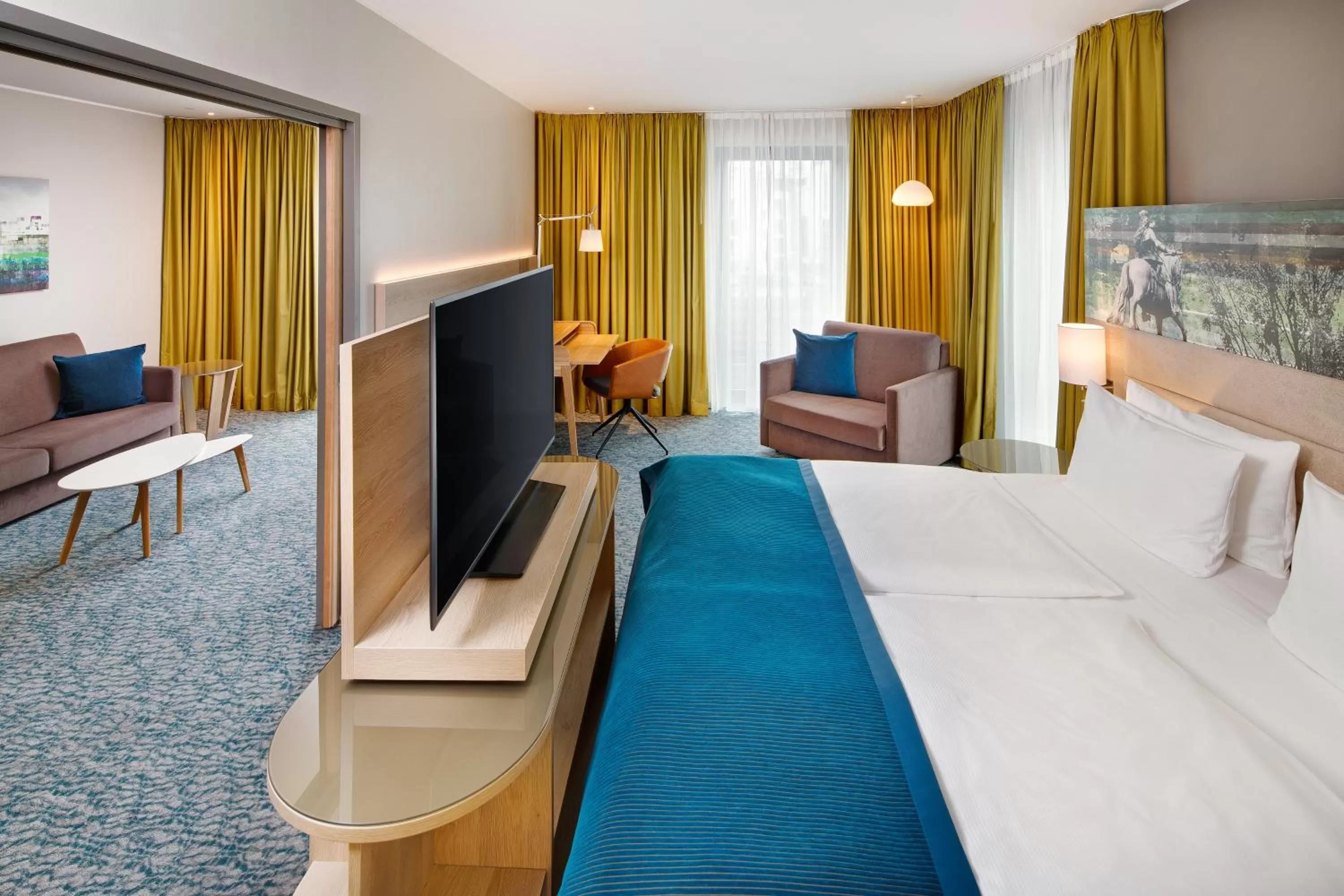 Photo of the whole room, Bed in Holiday Inn Düsseldorf City – Toulouser Allee by IHG
