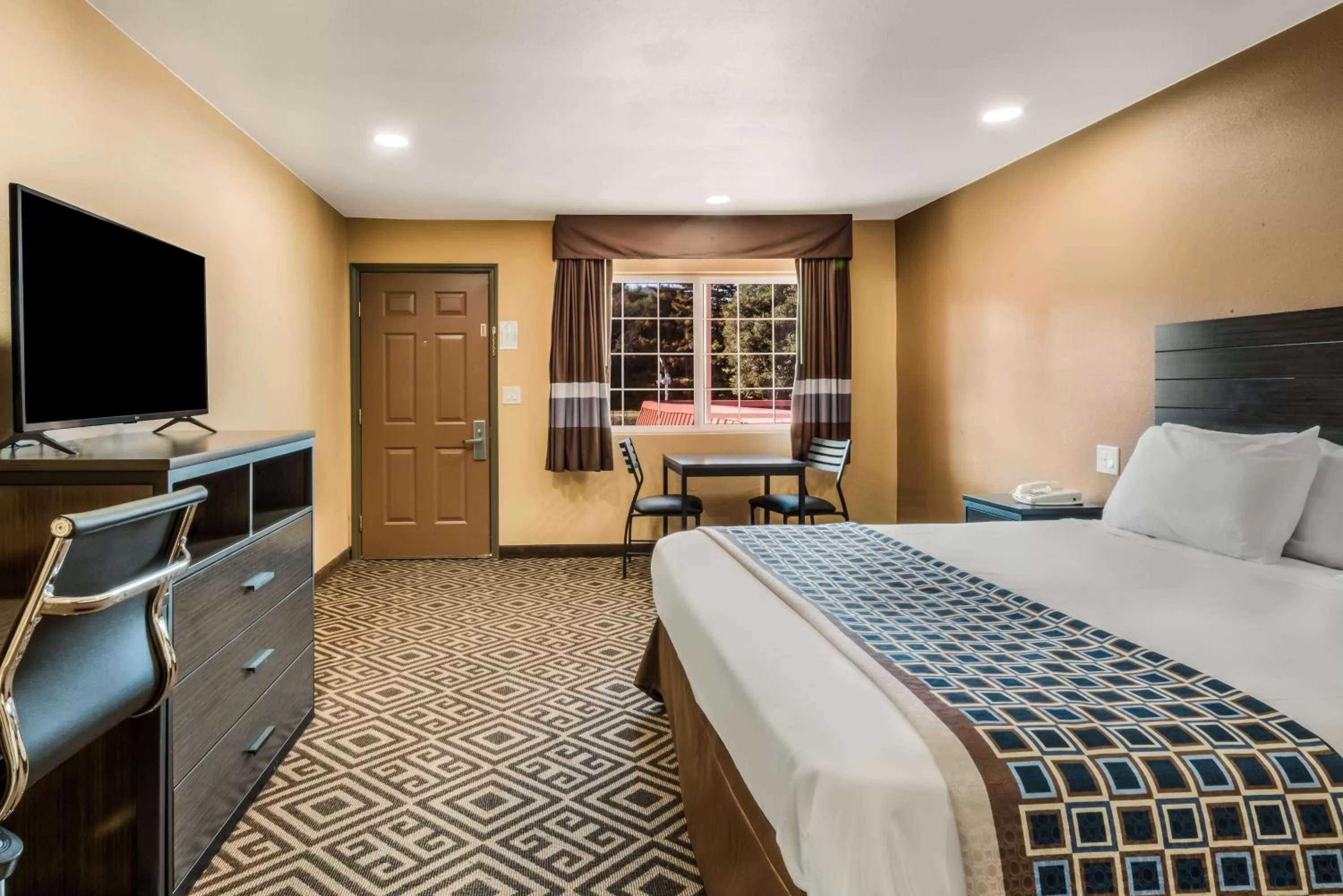 Bed in Americas Best Value Inn - Ukiah