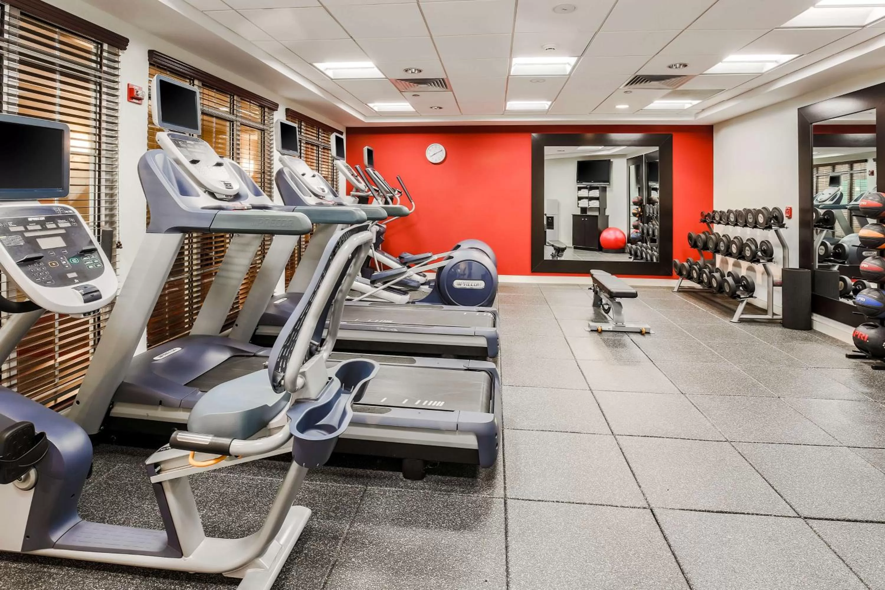 Fitness centre/facilities in Homewood Suites by Hilton Long Island-Melville