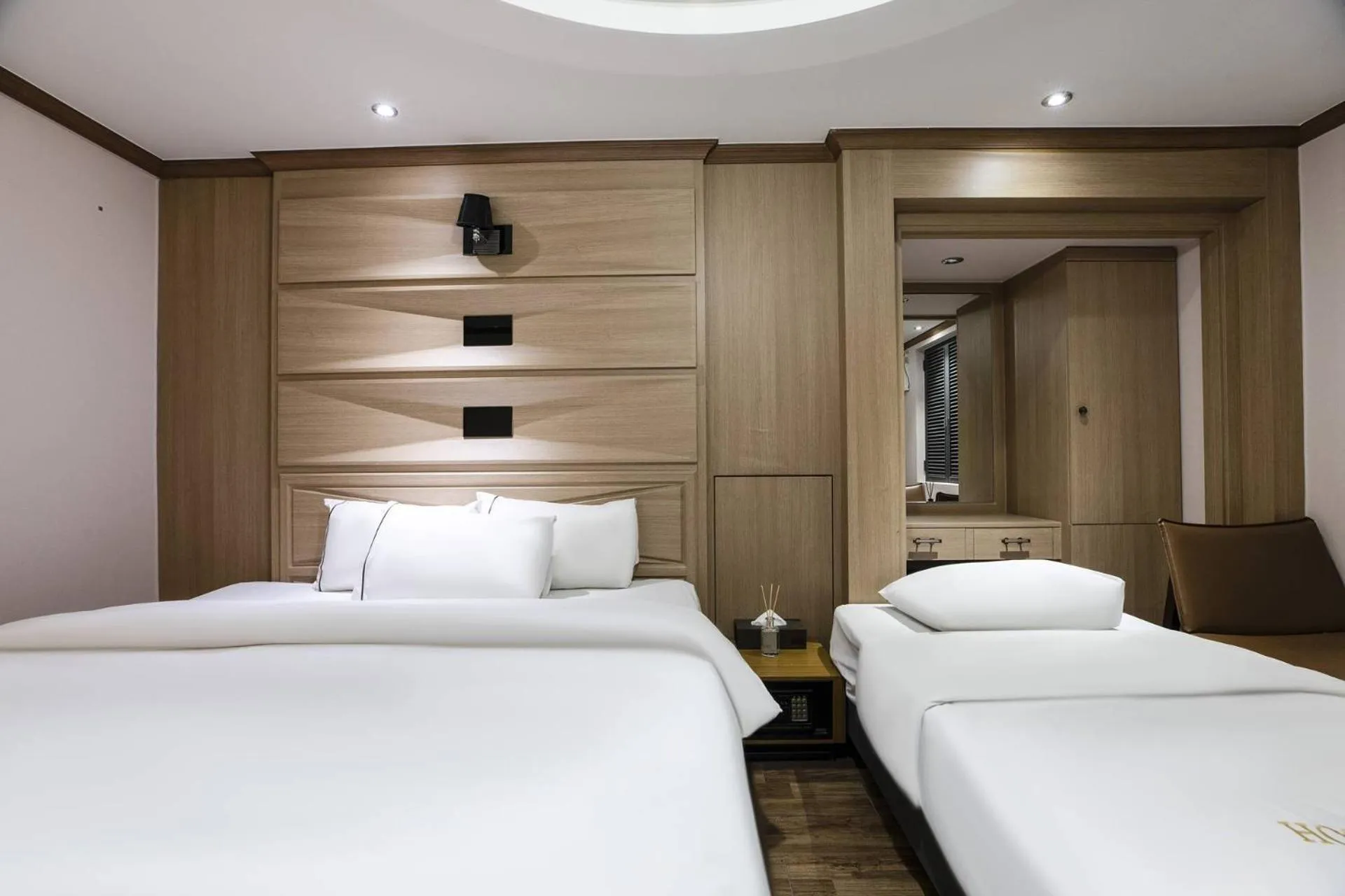 Bed in Central Plaza Hotel