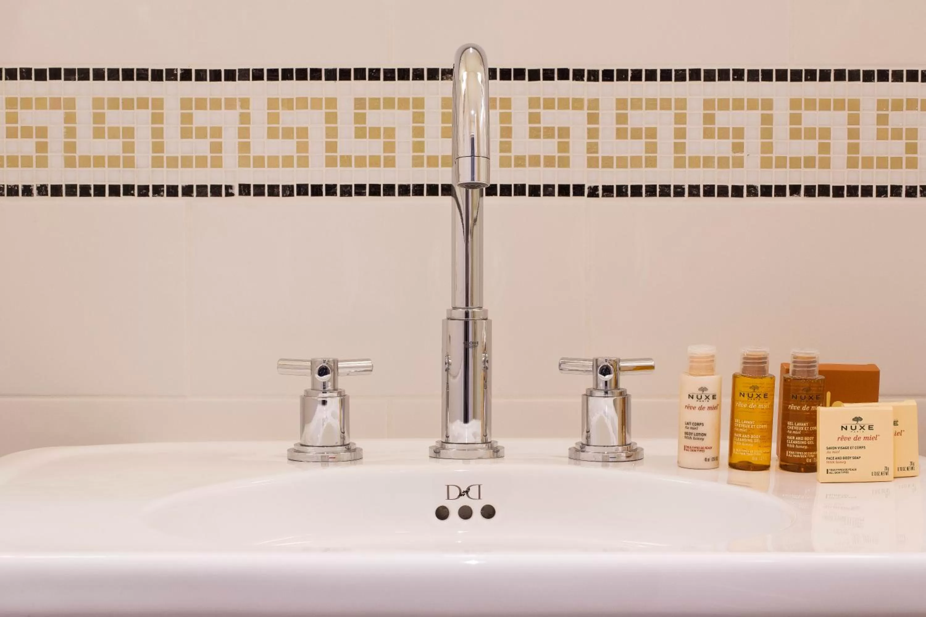 Bathroom in Le Tsuba Hotel