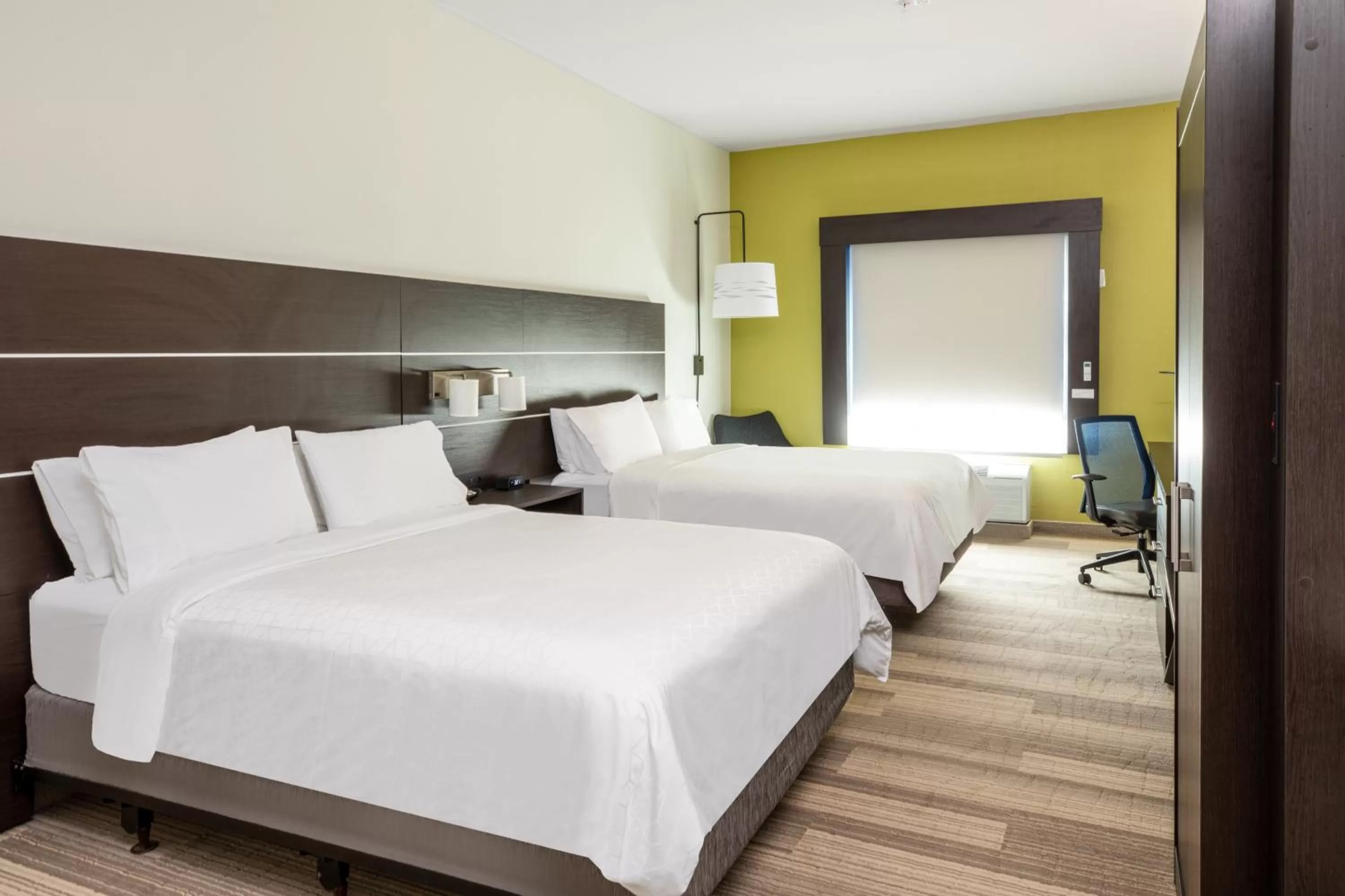 Photo of the whole room, Bed in Holiday Inn Express & Suites Rockport - Bay View by IHG