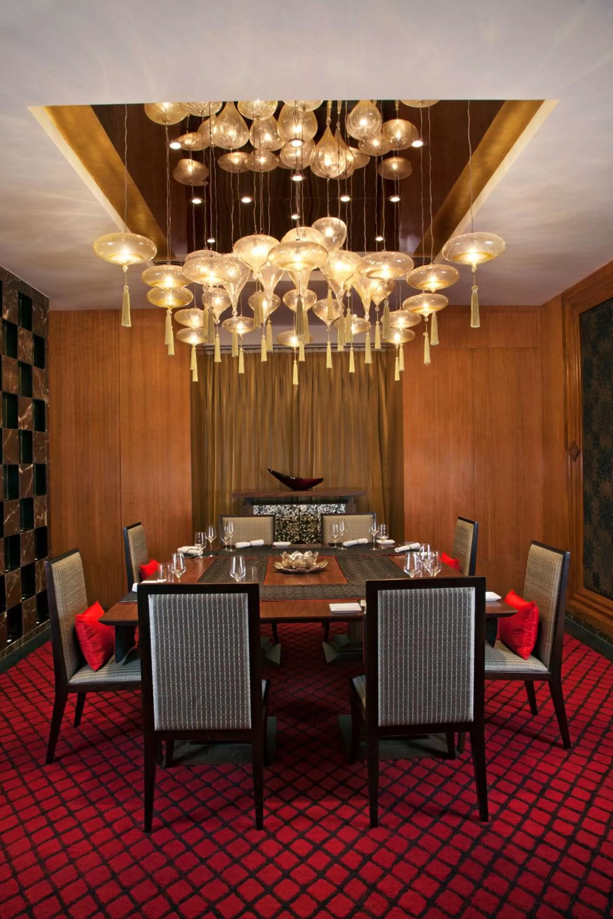 Restaurant/places to eat in Radisson Blu Plaza Delhi Airport