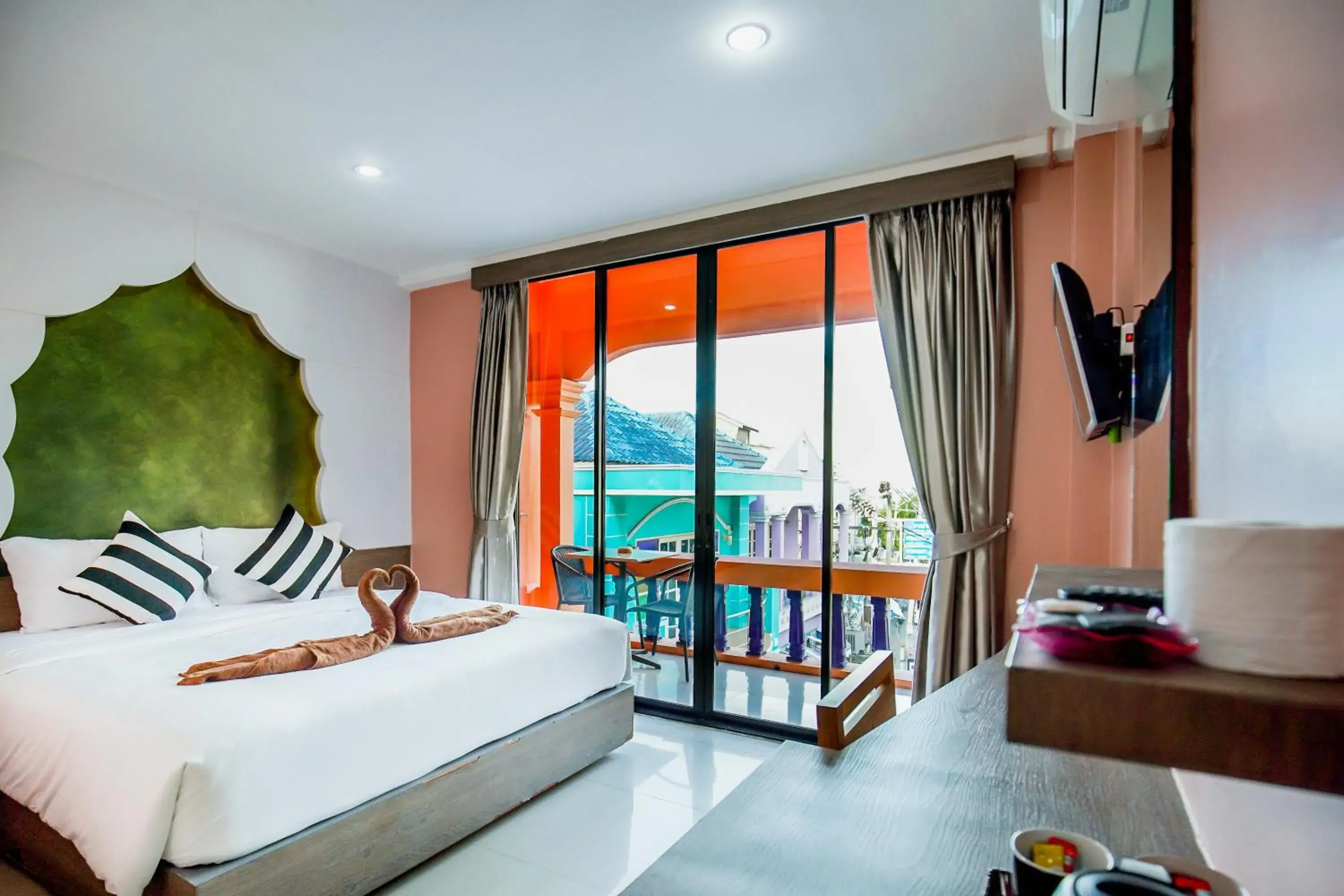 Superior Double Room Sea View in Khaleej Mass Hotel Patong Superior Double Room Sea View in Khaleej Mass Hotel Patong