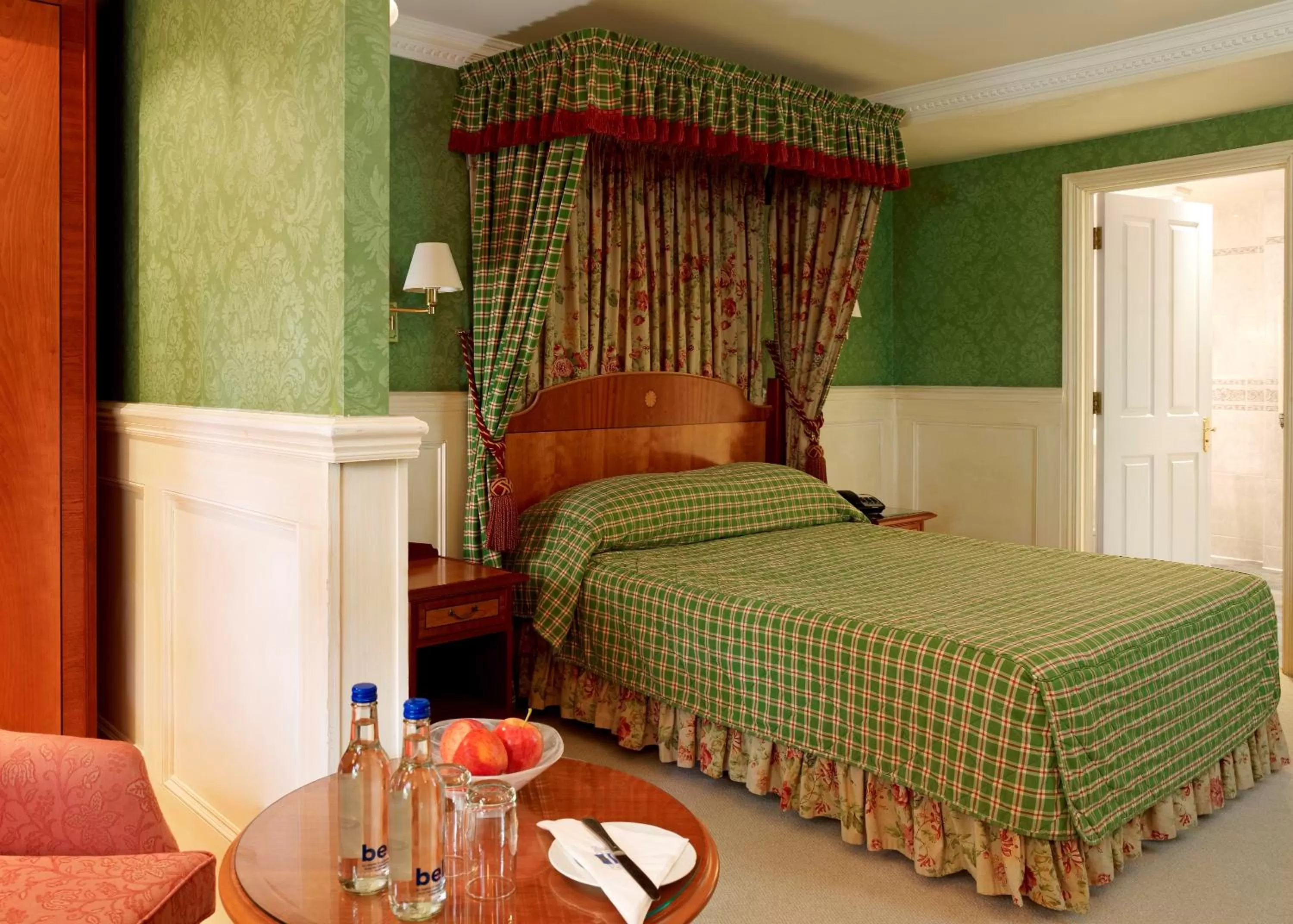 Bedroom, Bed in Marygreen Manor